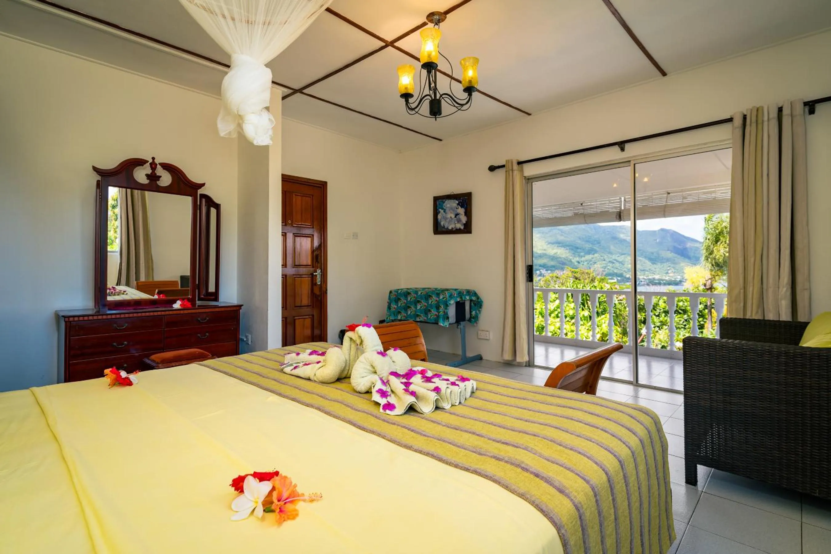 Bed in Lemongrass Lodge