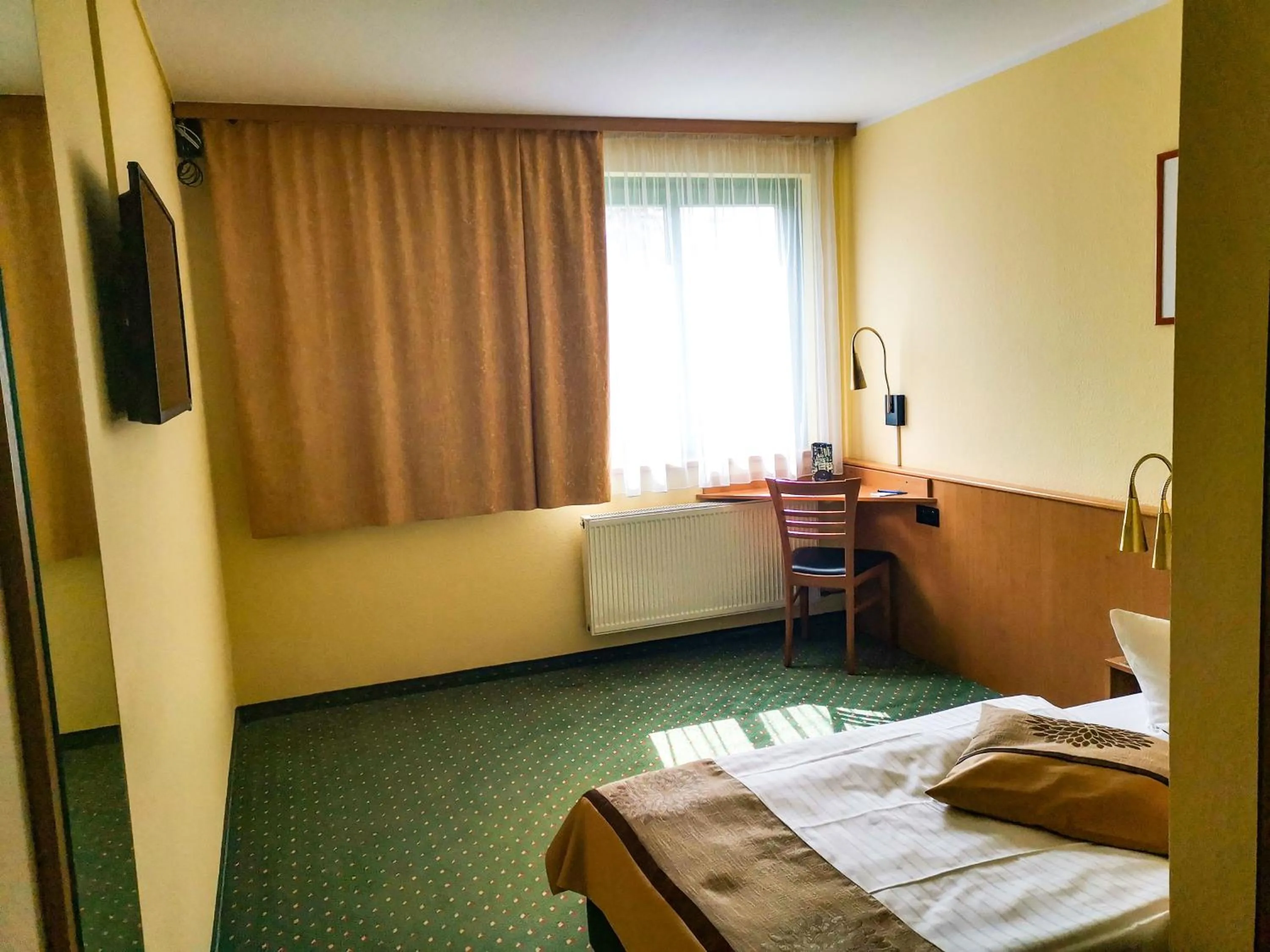 TV and multimedia, Bed in ACRON Hotel Wittenberg