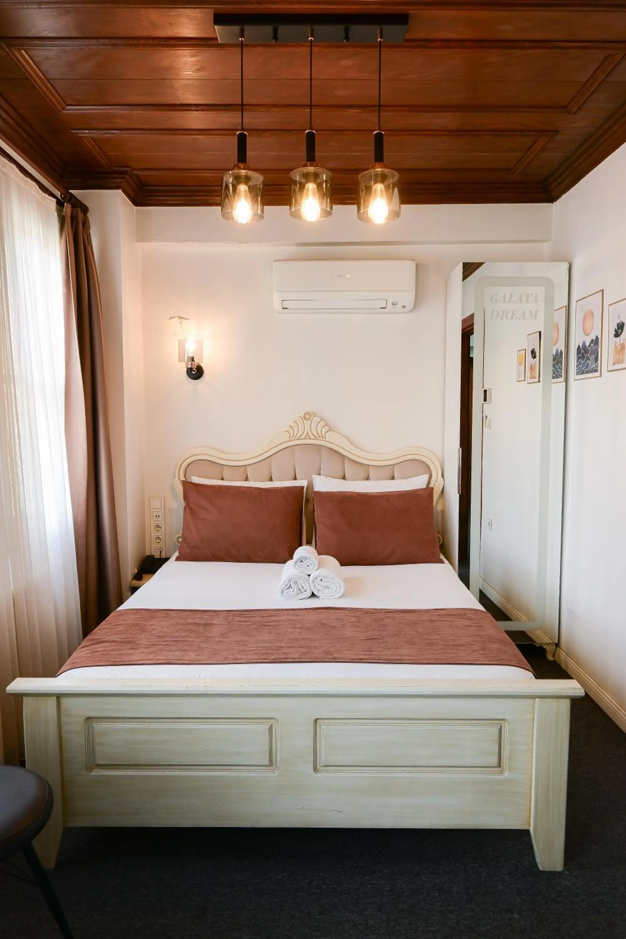 Bed in Galata Dream Hotel