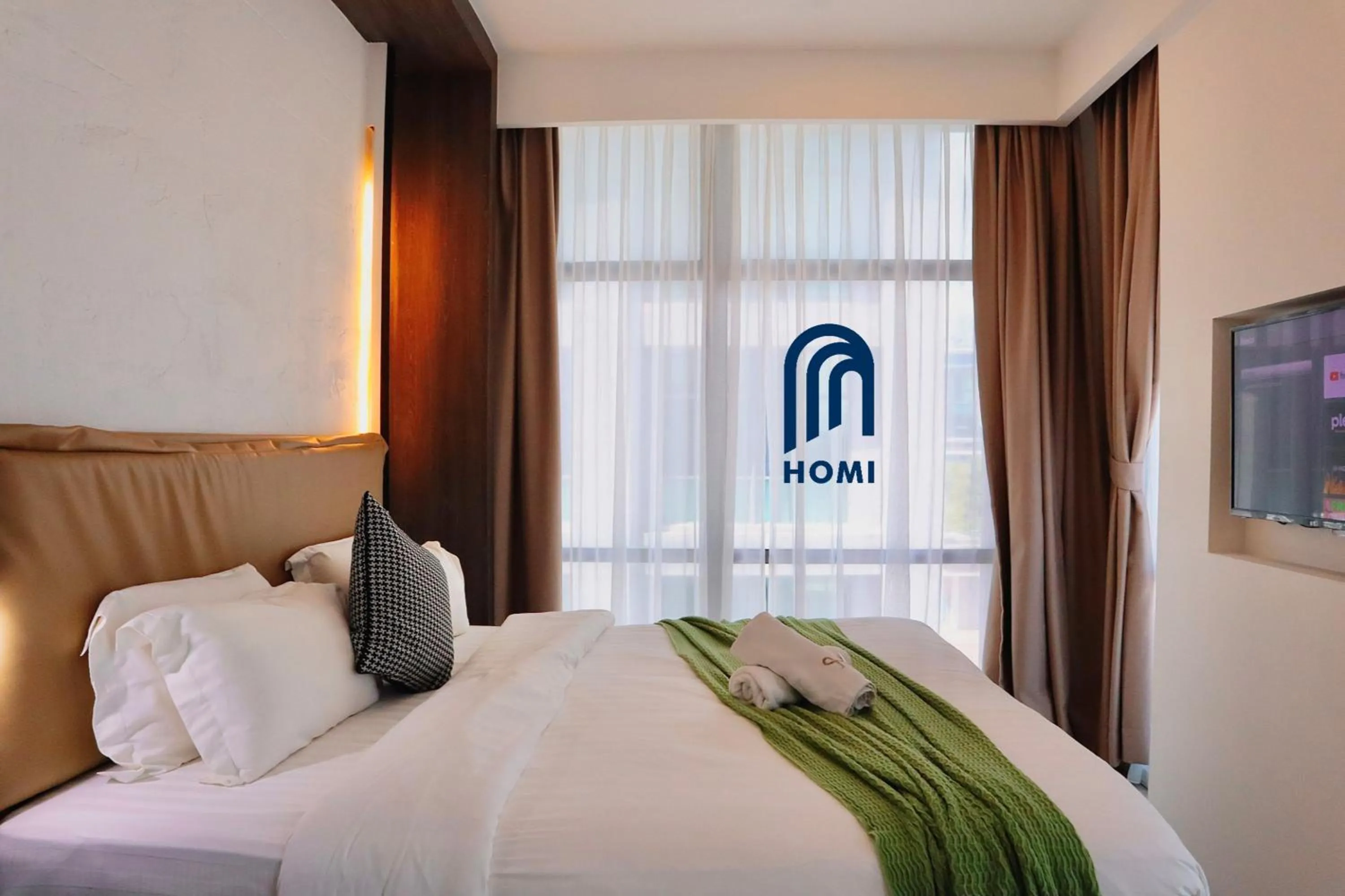 Photo of the whole room, Bed in Homi Oasis at KK Times Square 和逸绿洲