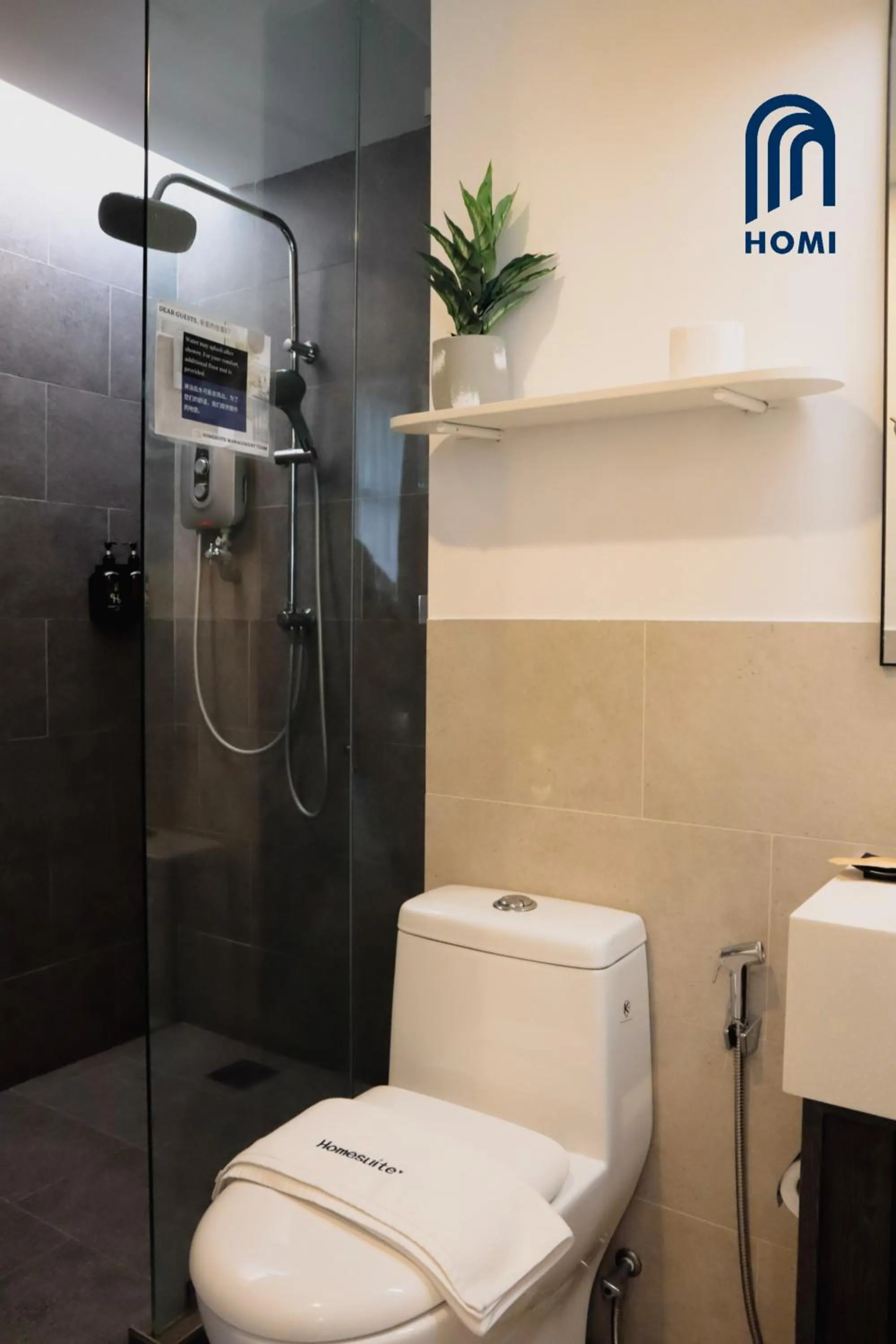 Shower in Homi Oasis at KK Times Square 和逸绿洲
