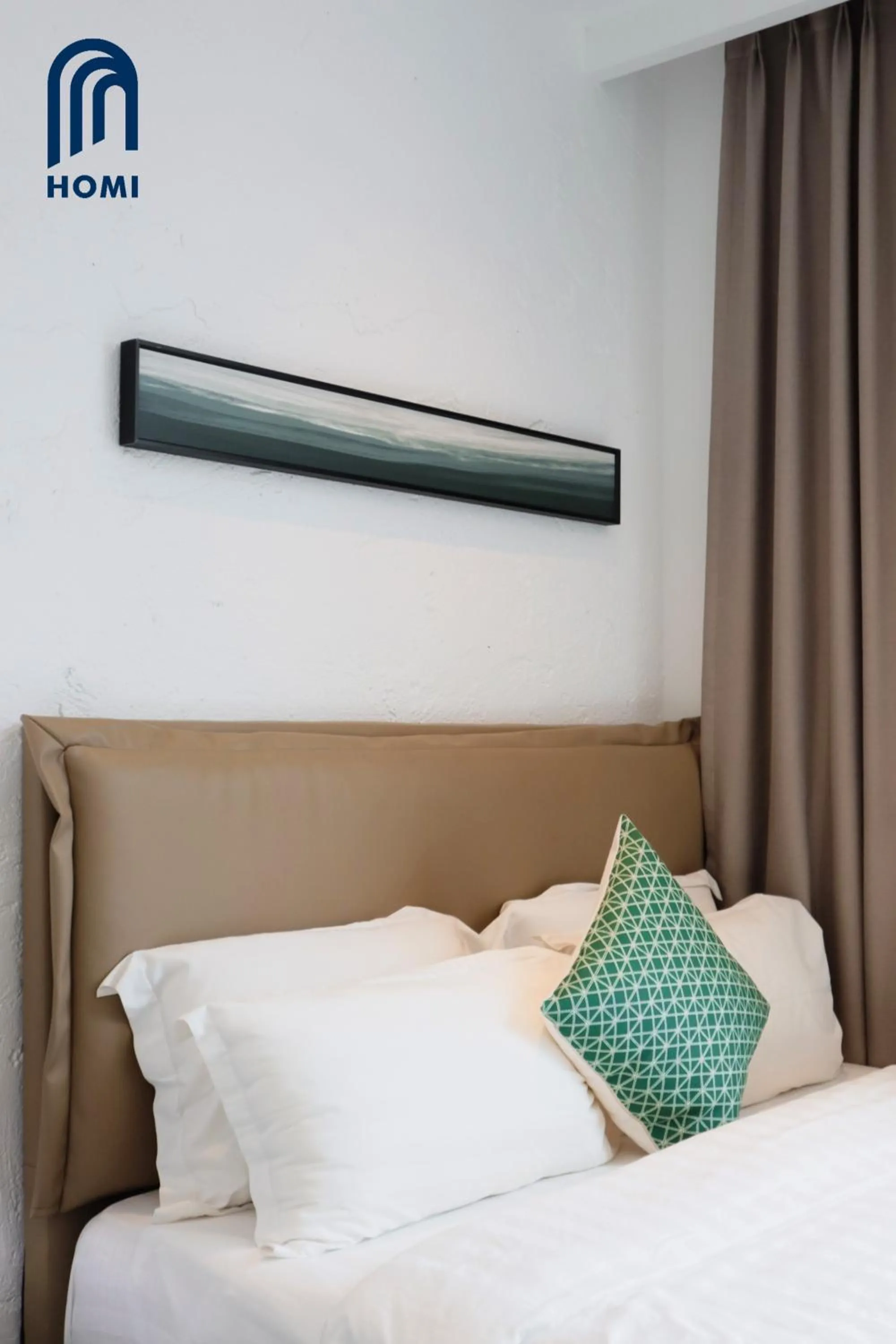 Photo of the whole room, Bed in Homi Oasis at KK Times Square 和逸绿洲