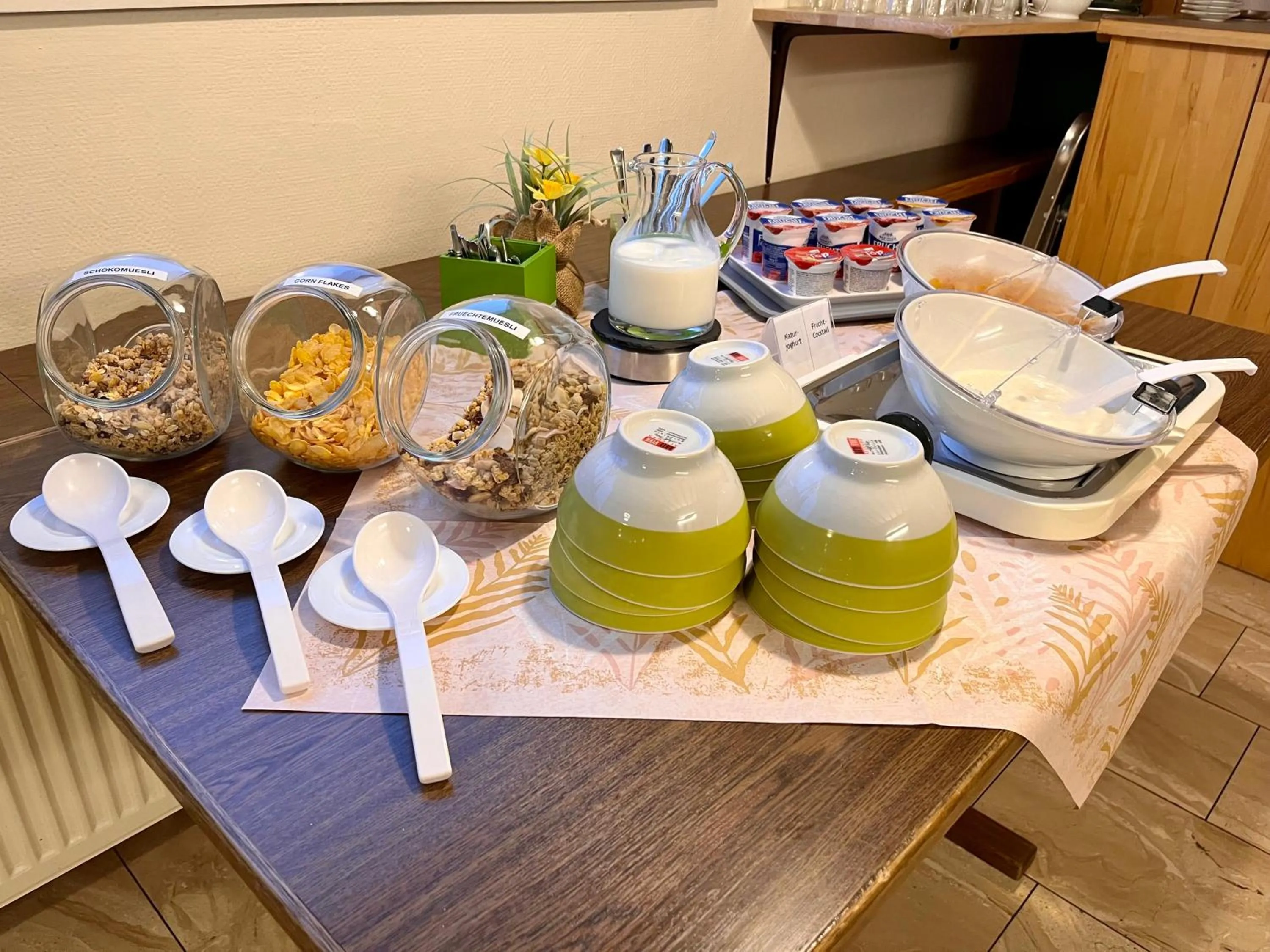 Buffet breakfast in Hotel Kniestedter Hof