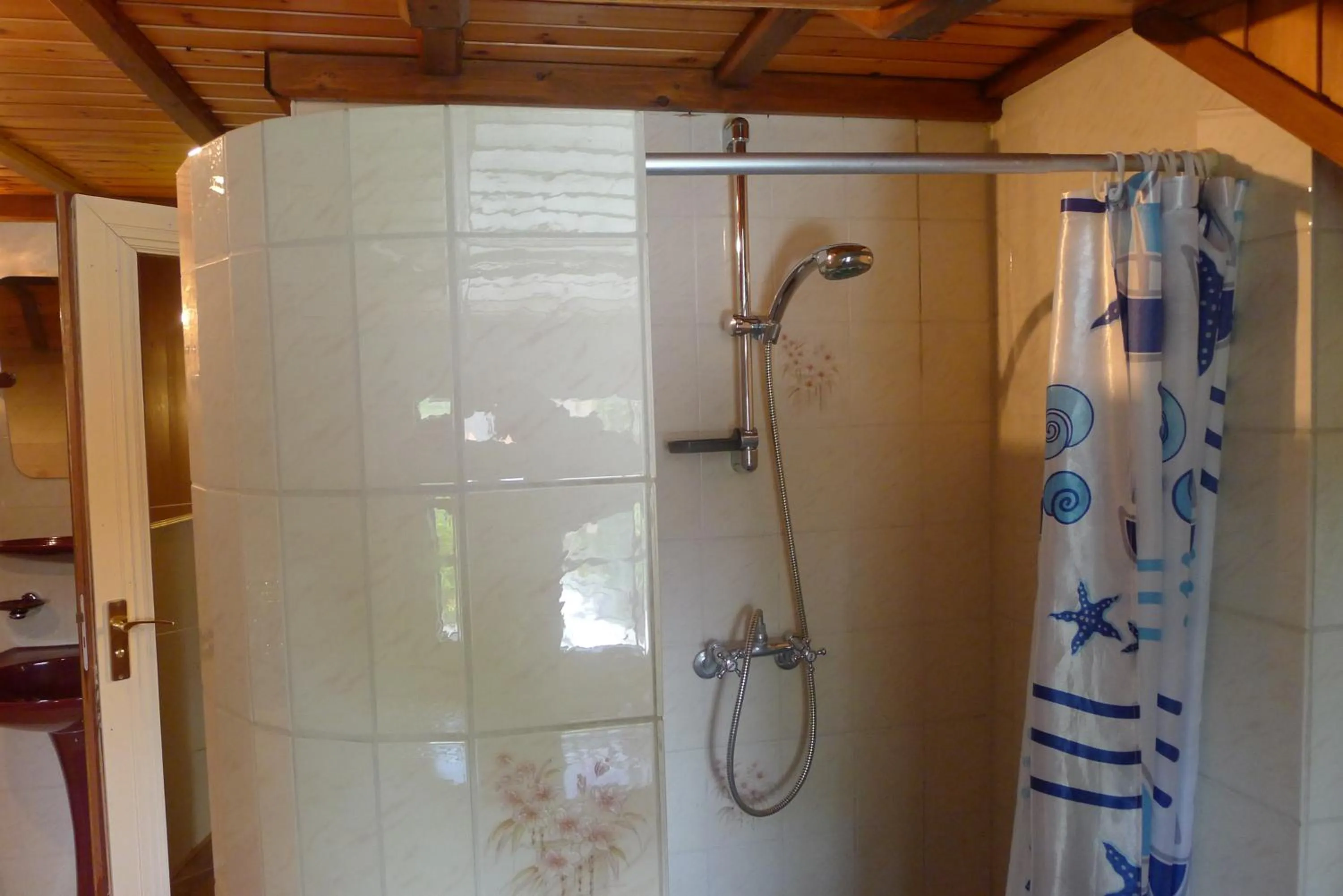 Bathroom in B&B De Kleine Wijngaard