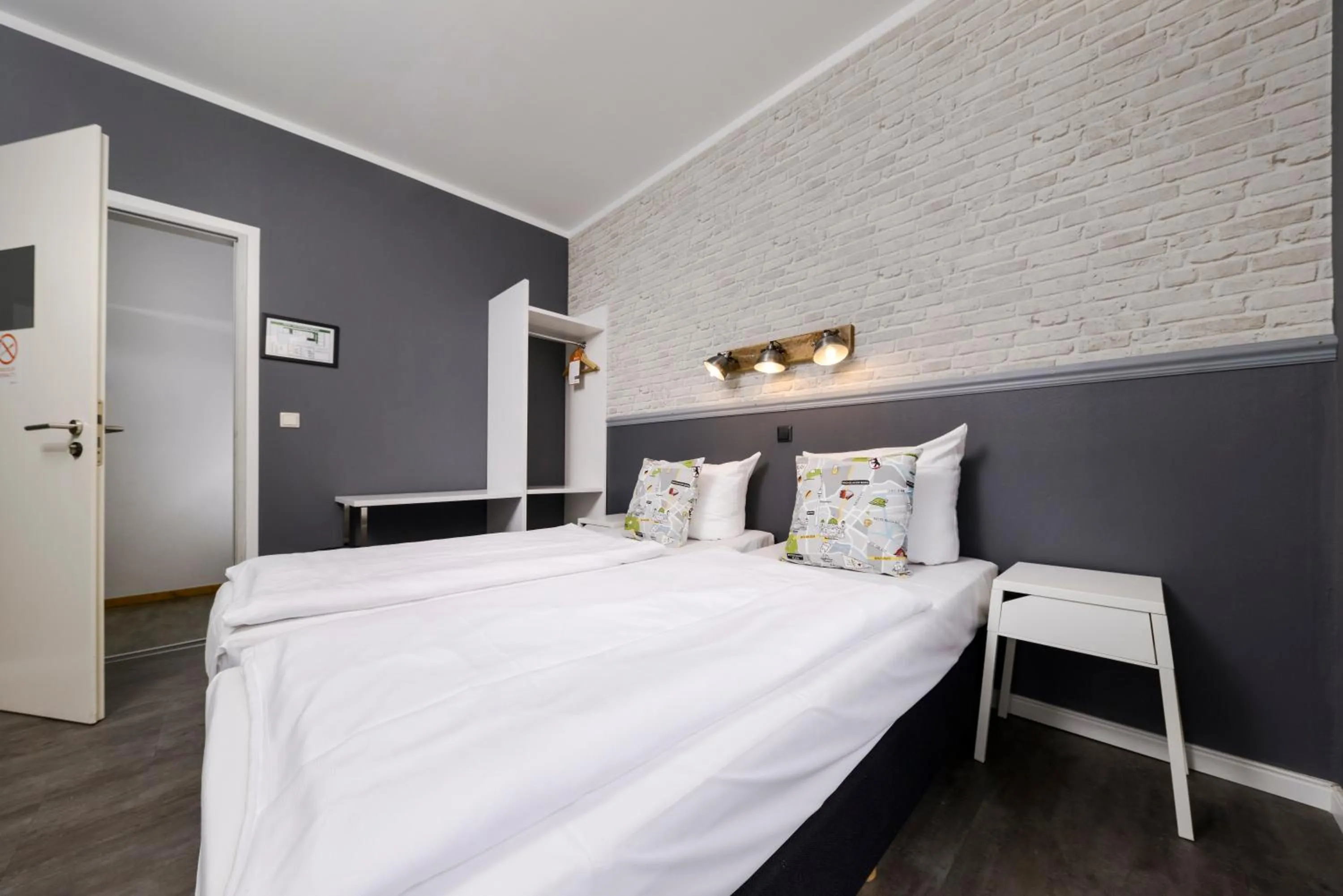 Bedroom, Bed in Old Town Hostel