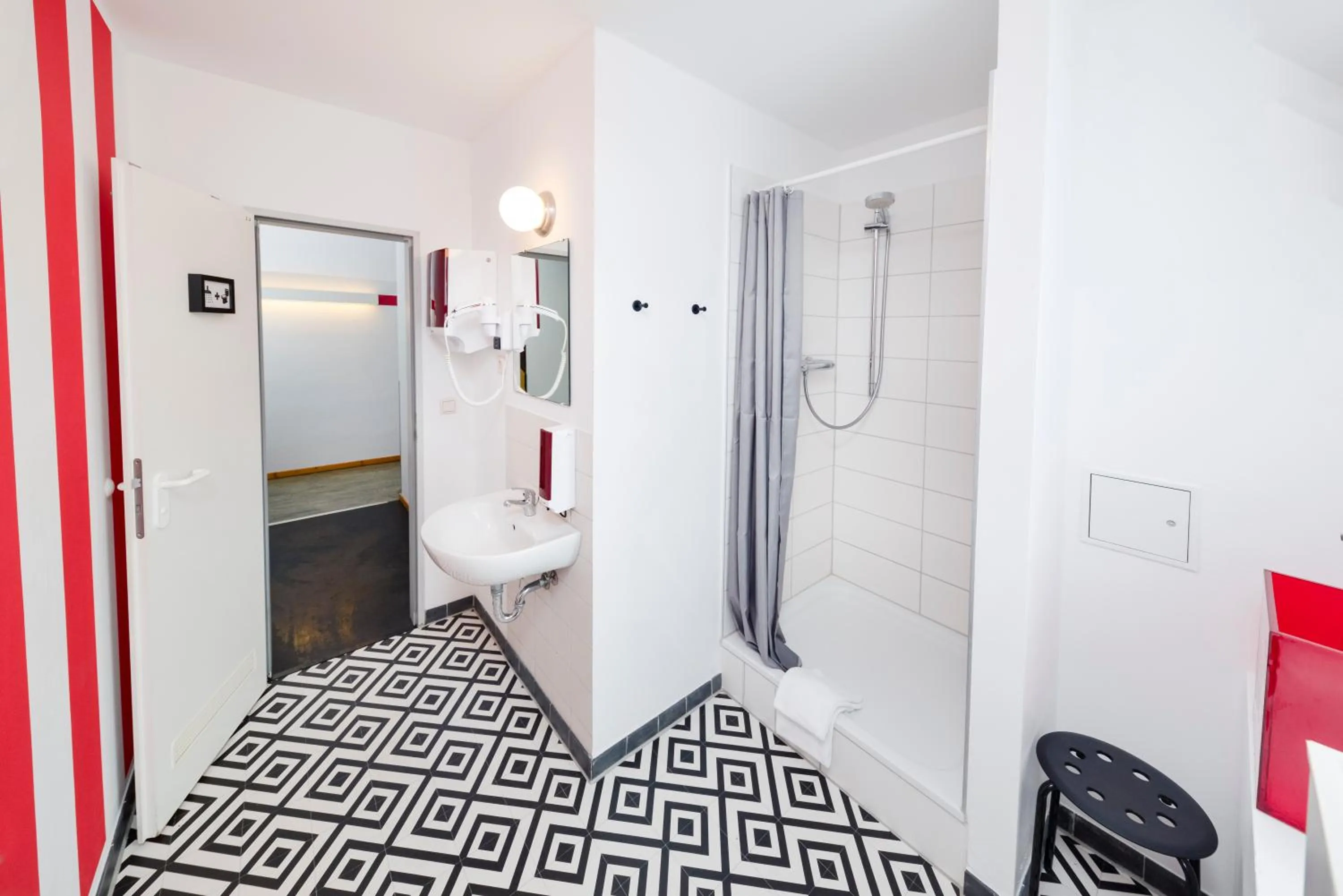 Bathroom, Bed in Old Town Hostel