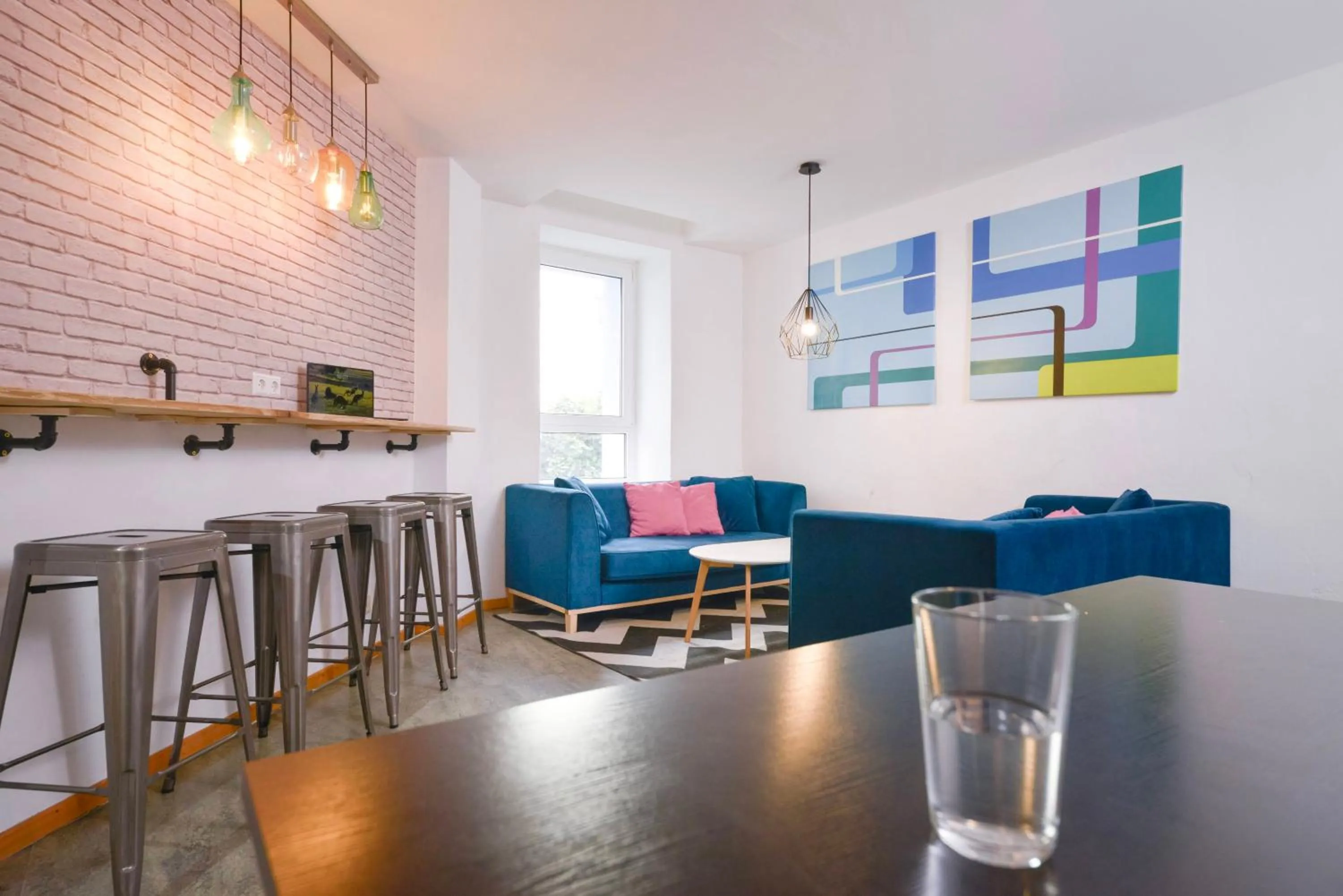 Communal lounge/ TV room in Old Town Hostel