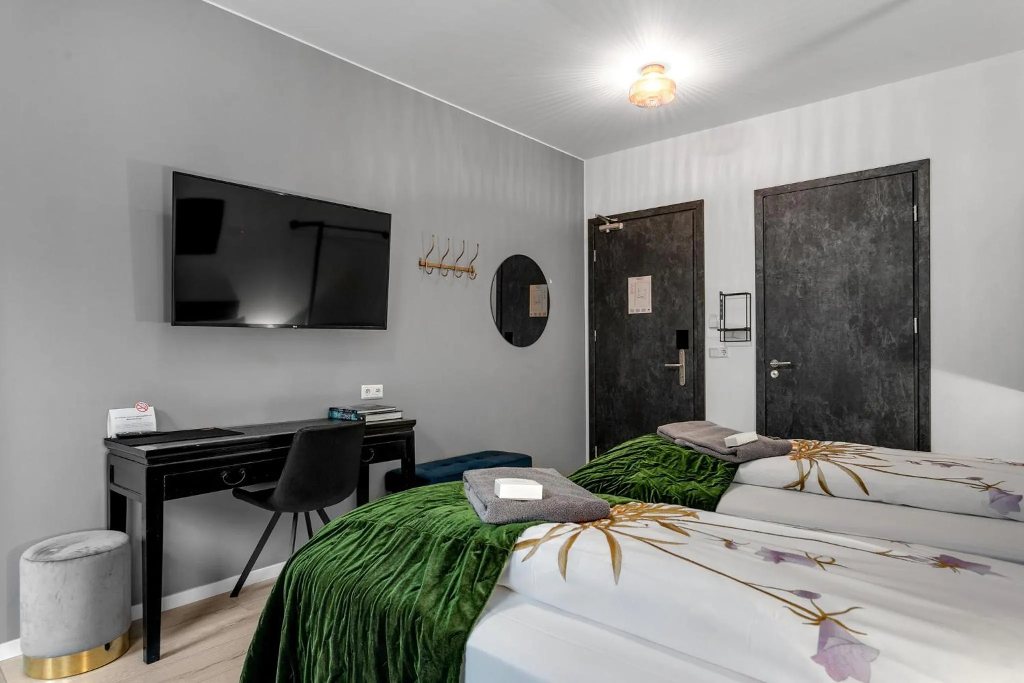 Bedroom, Bed in City Center Hotel