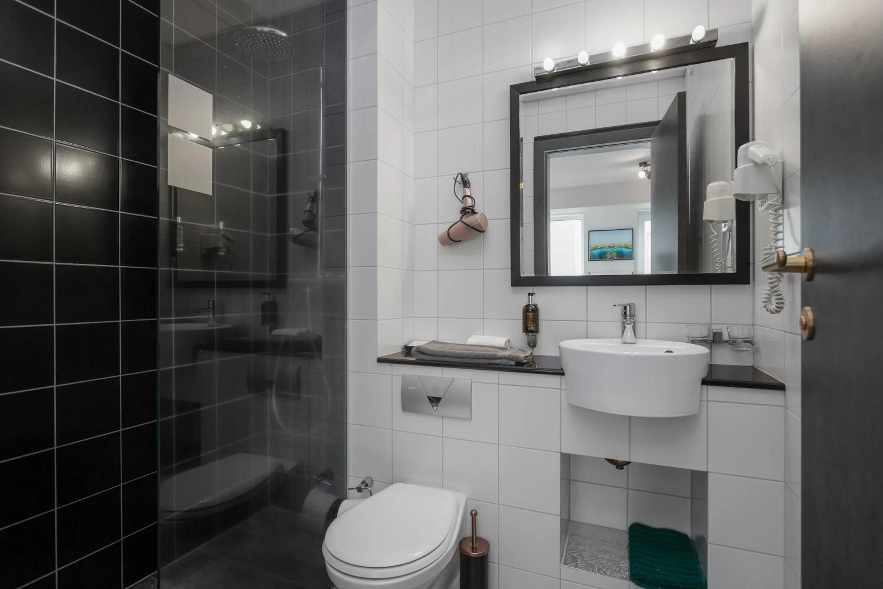 Shower in City Center Hotel