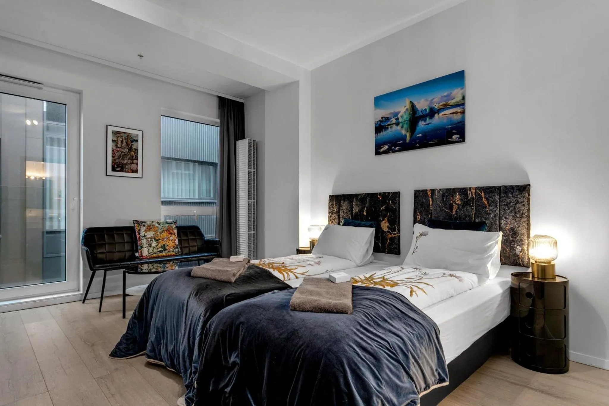 Bedroom, Bed in City Center Hotel