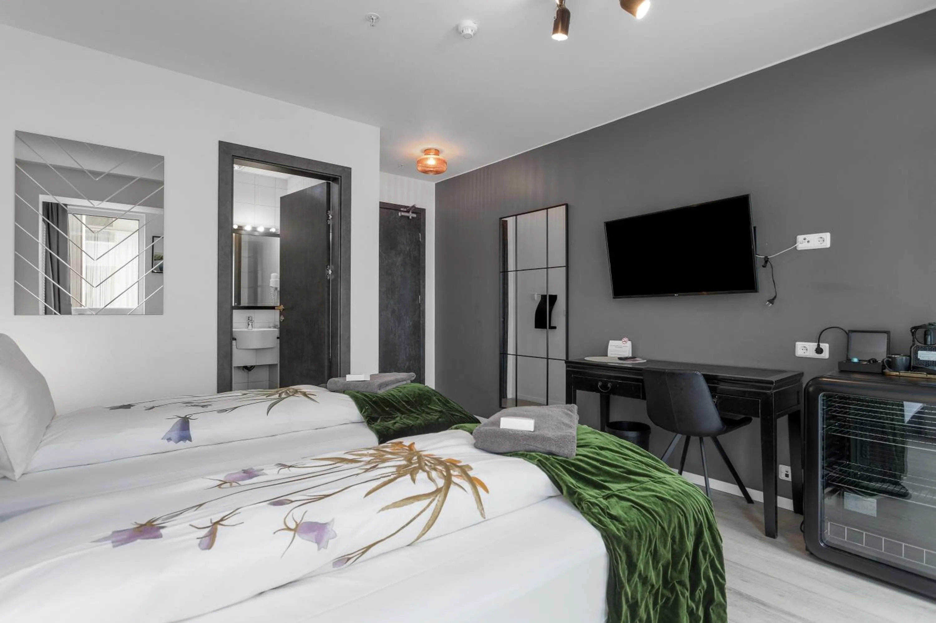 Photo of the whole room, Bed in City Center Hotel