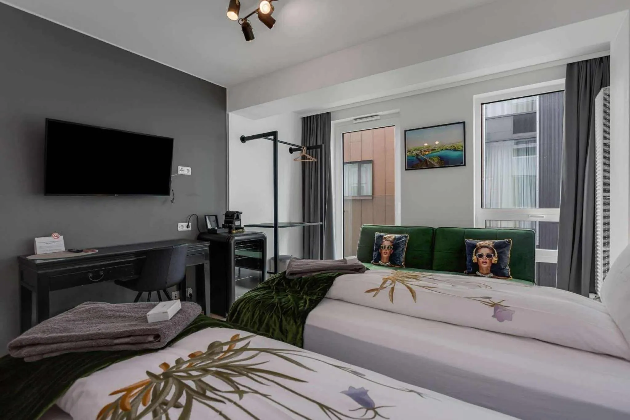 TV and multimedia, Bed in City Center Hotel