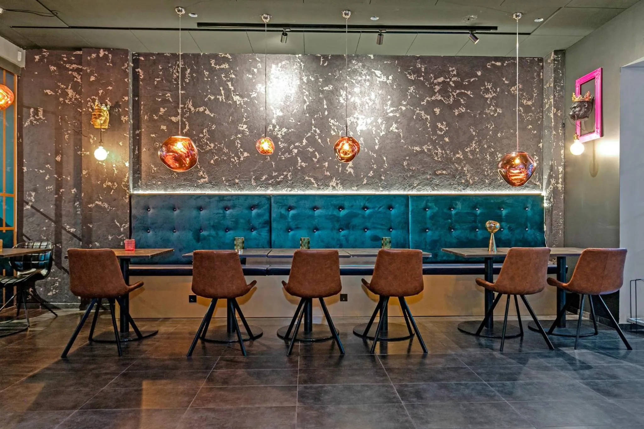 Lounge or bar in City Center Hotel