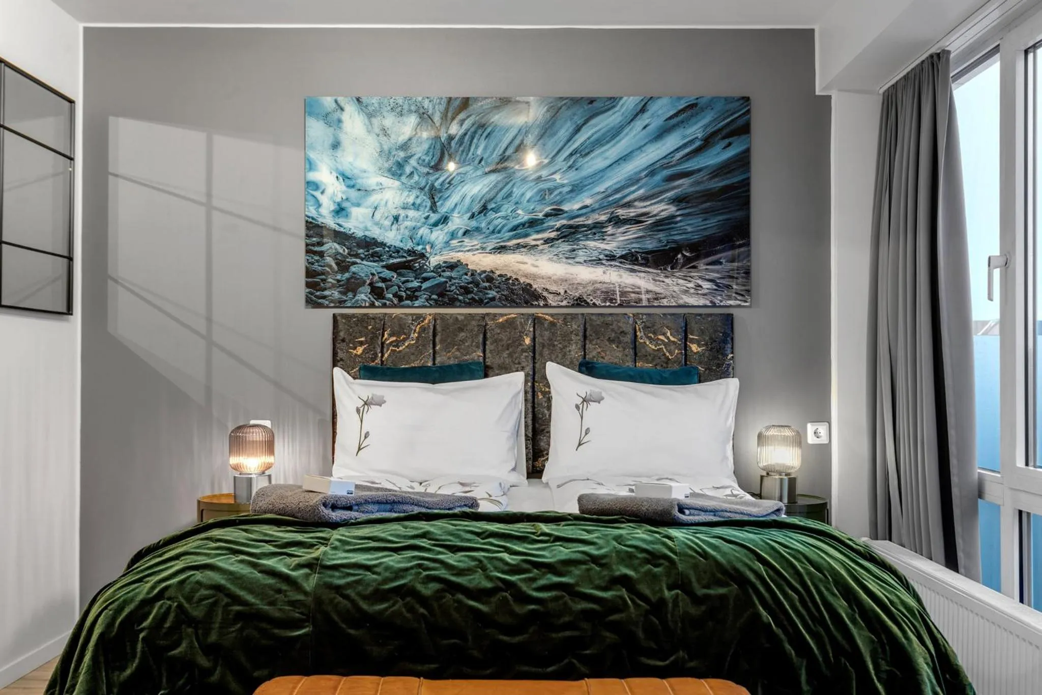 Bedroom, Bed in City Center Hotel