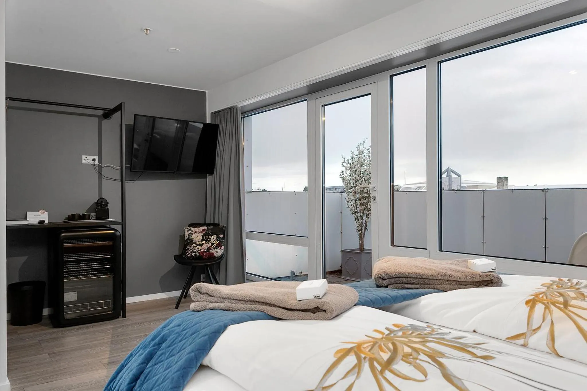 Bedroom, Bed in City Center Hotel