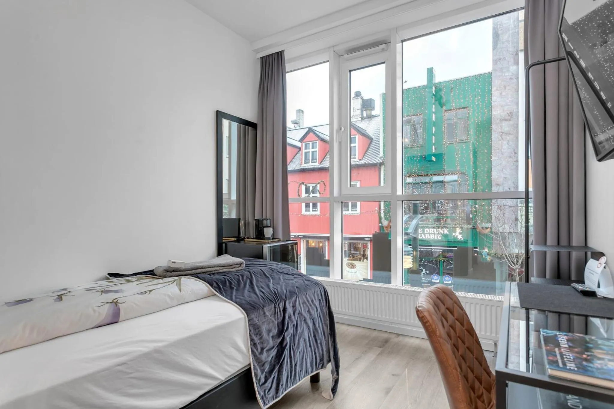 Bedroom, Bed in City Center Hotel