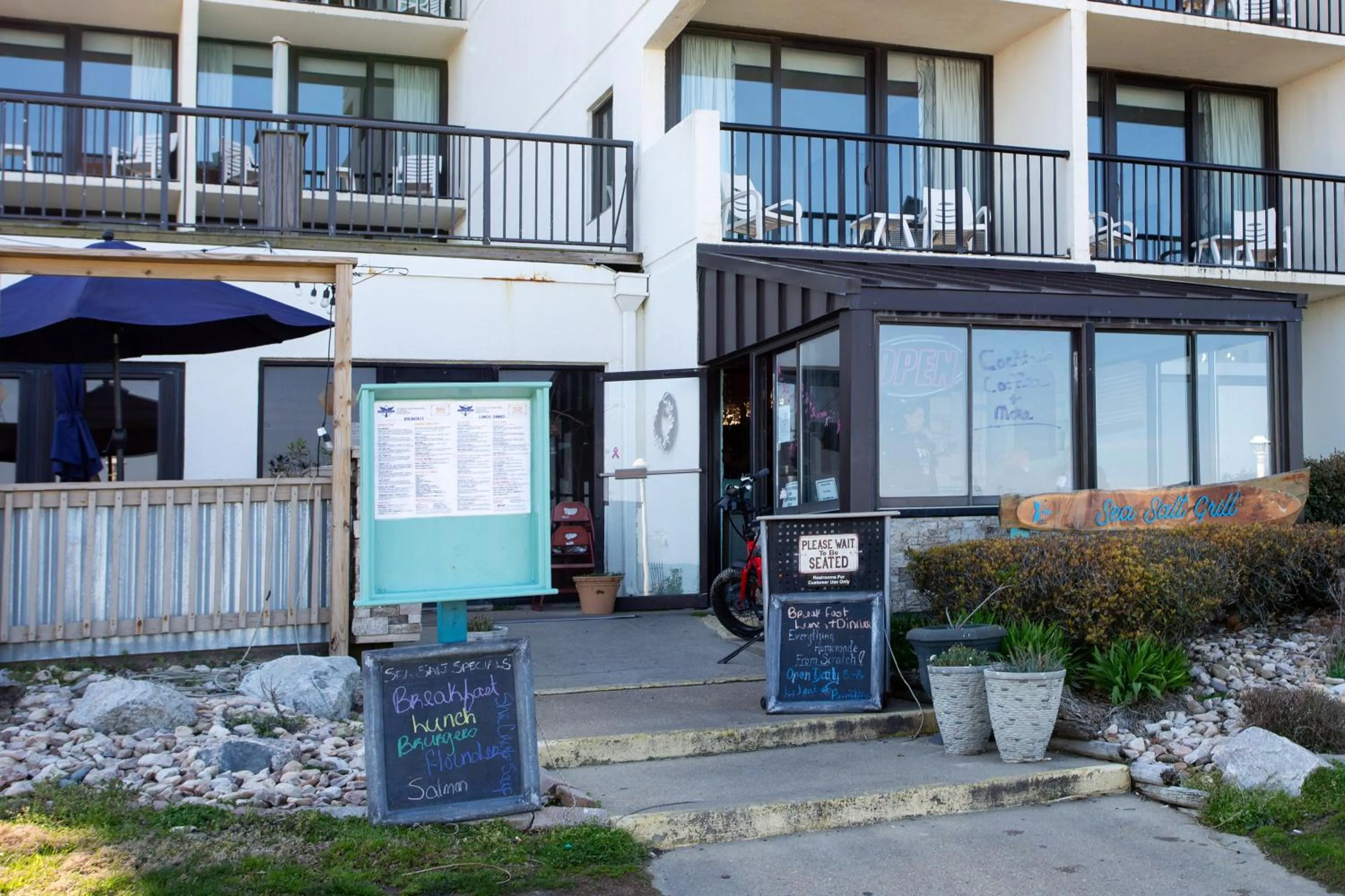 Patio in Capes Hotel