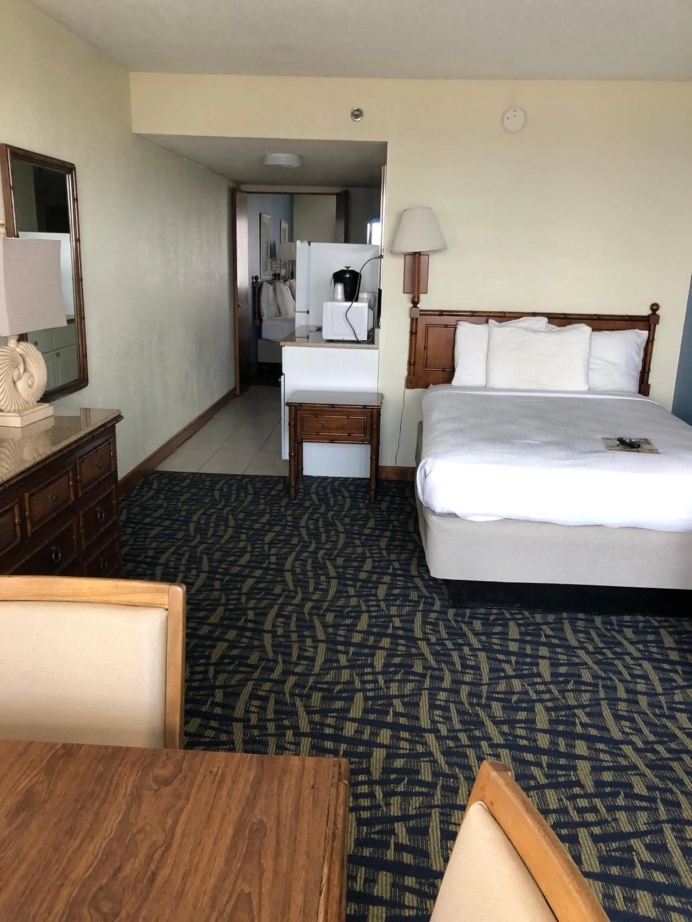 Bedroom, Bed in Capes Hotel