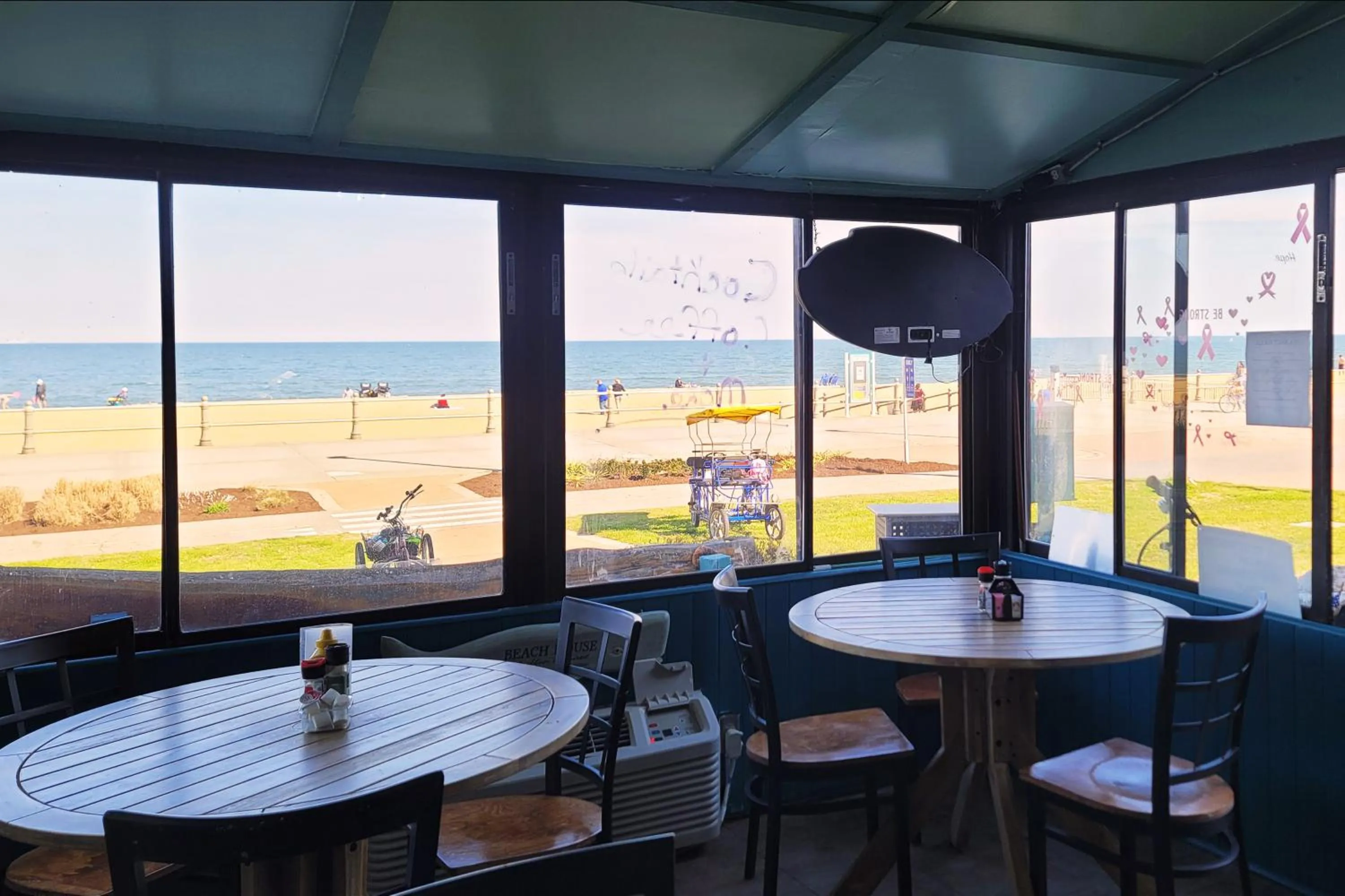 Dining area in Capes Hotel