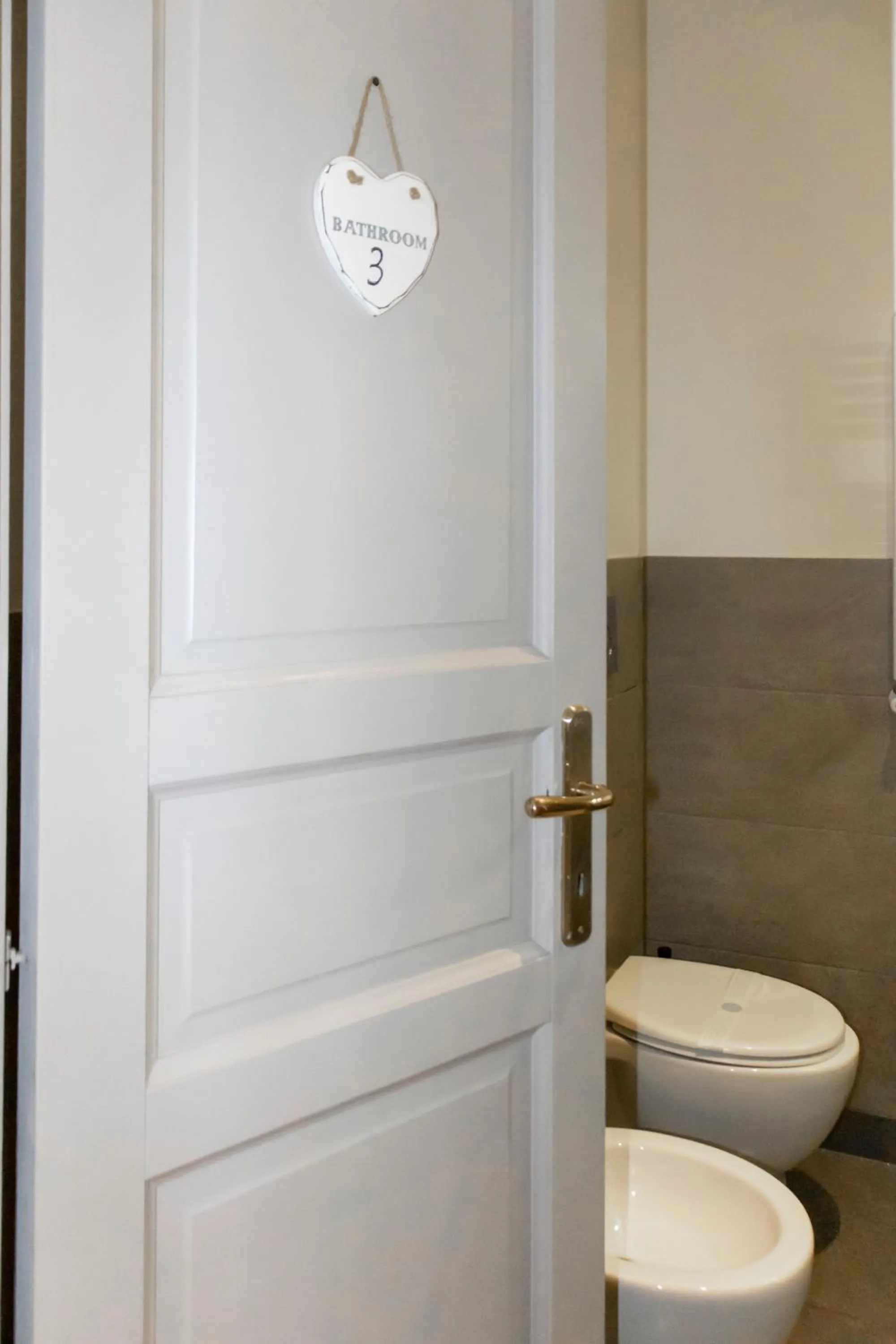 Toilet in Biancorèroma B&B