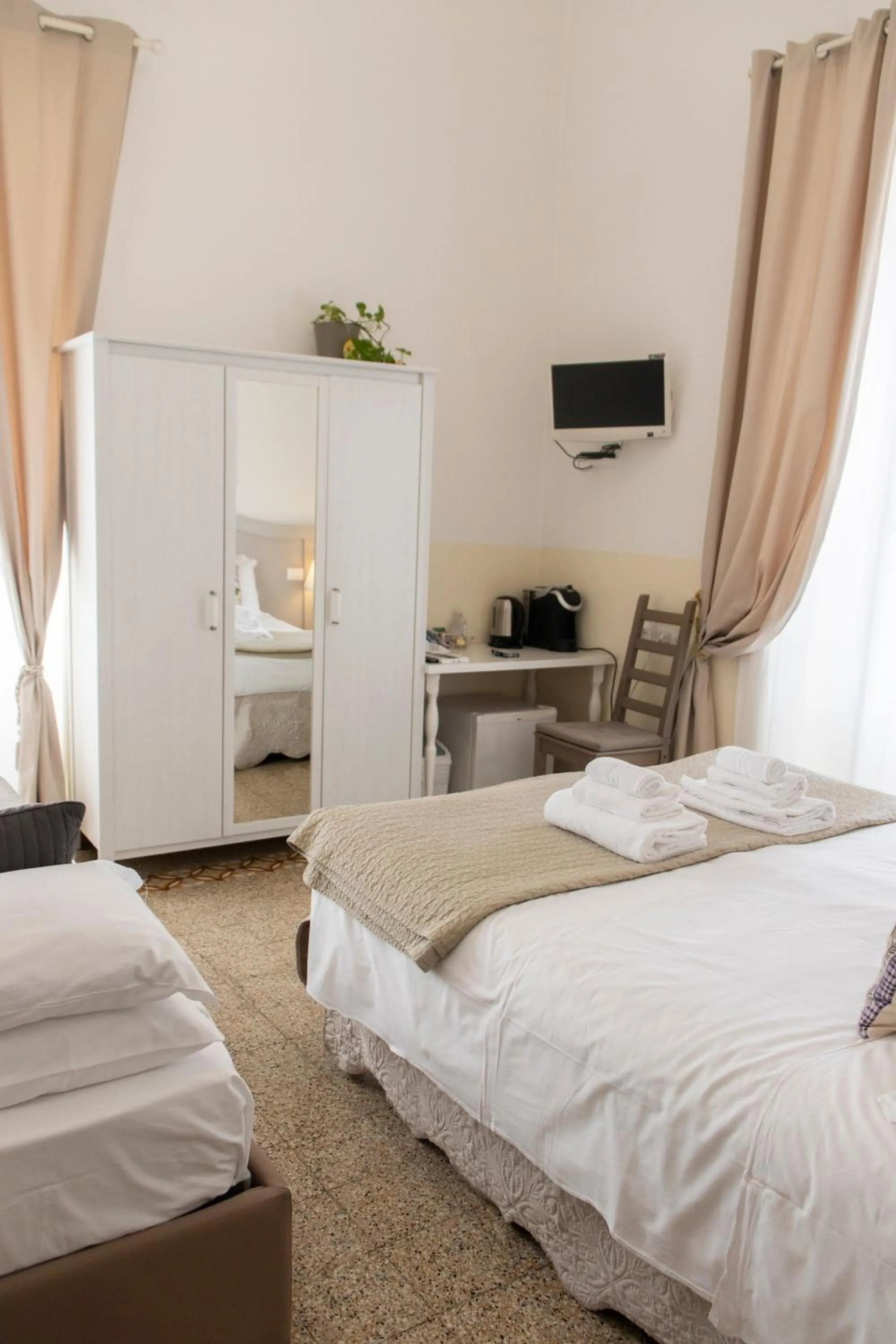 Bed in Biancorèroma B&B