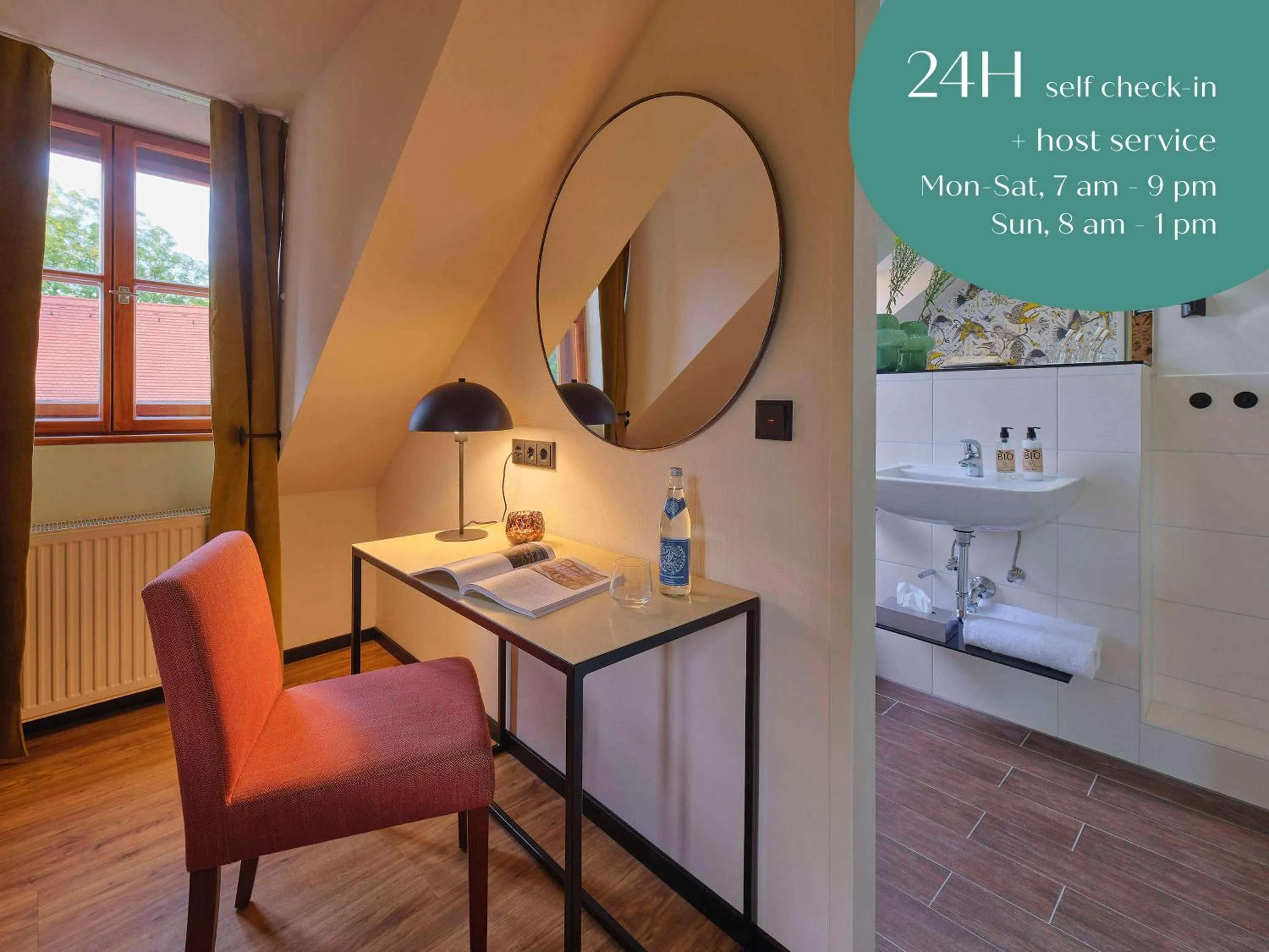 Photo of the whole room, Bed in Classik Hotel Martinshof, Messe München