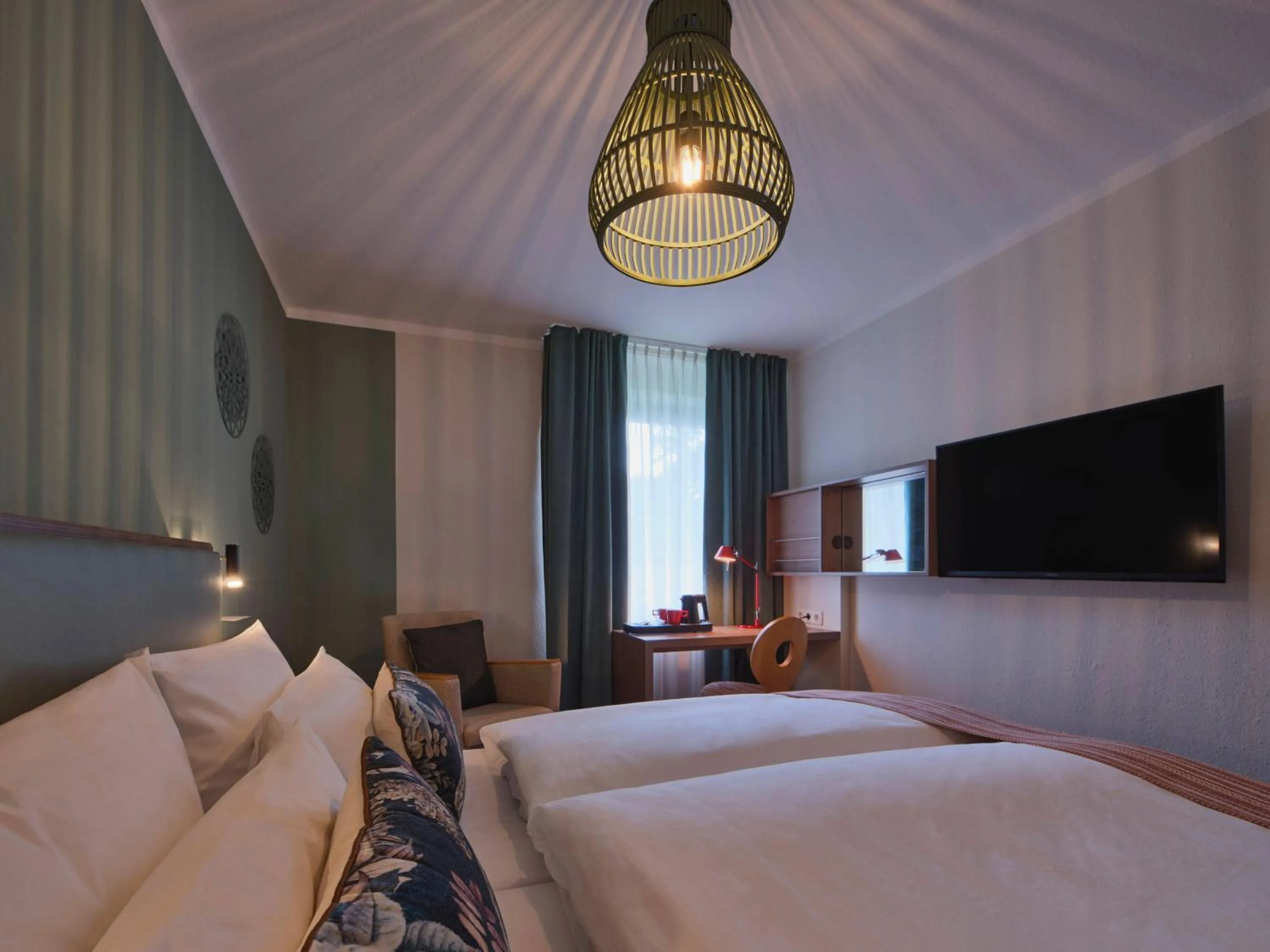 Photo of the whole room, Bed in Classik Hotel Martinshof, Messe München