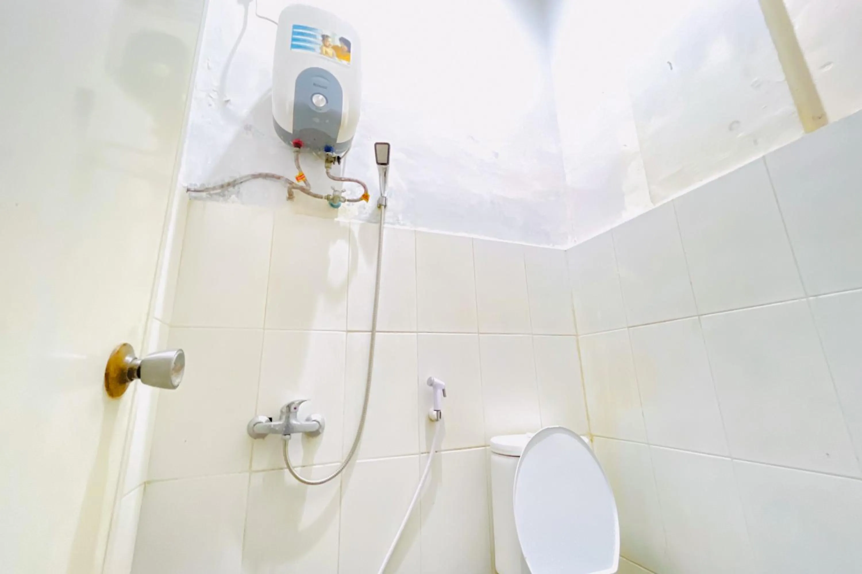 Bathroom in RedDoorz at STM Suite Medan Amplas