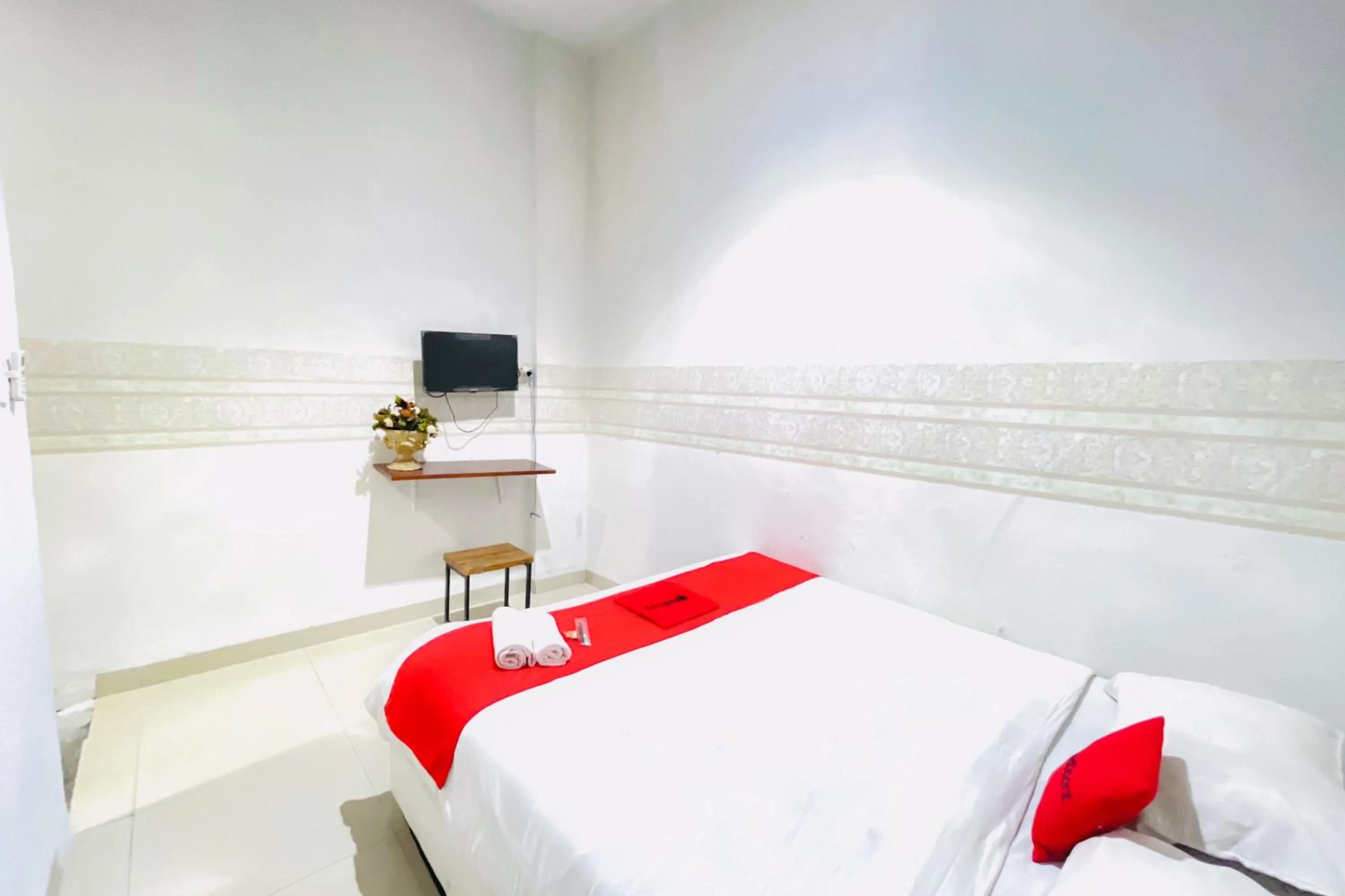 Bedroom, Bed in RedDoorz at STM Suite Medan Amplas