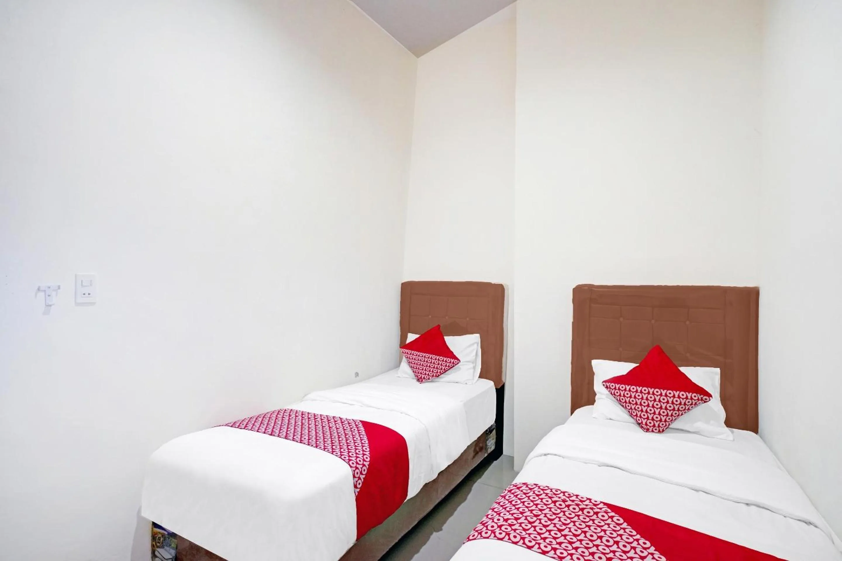 Standard Twin Room in RedDoorz at STM Suite Medan Amplas