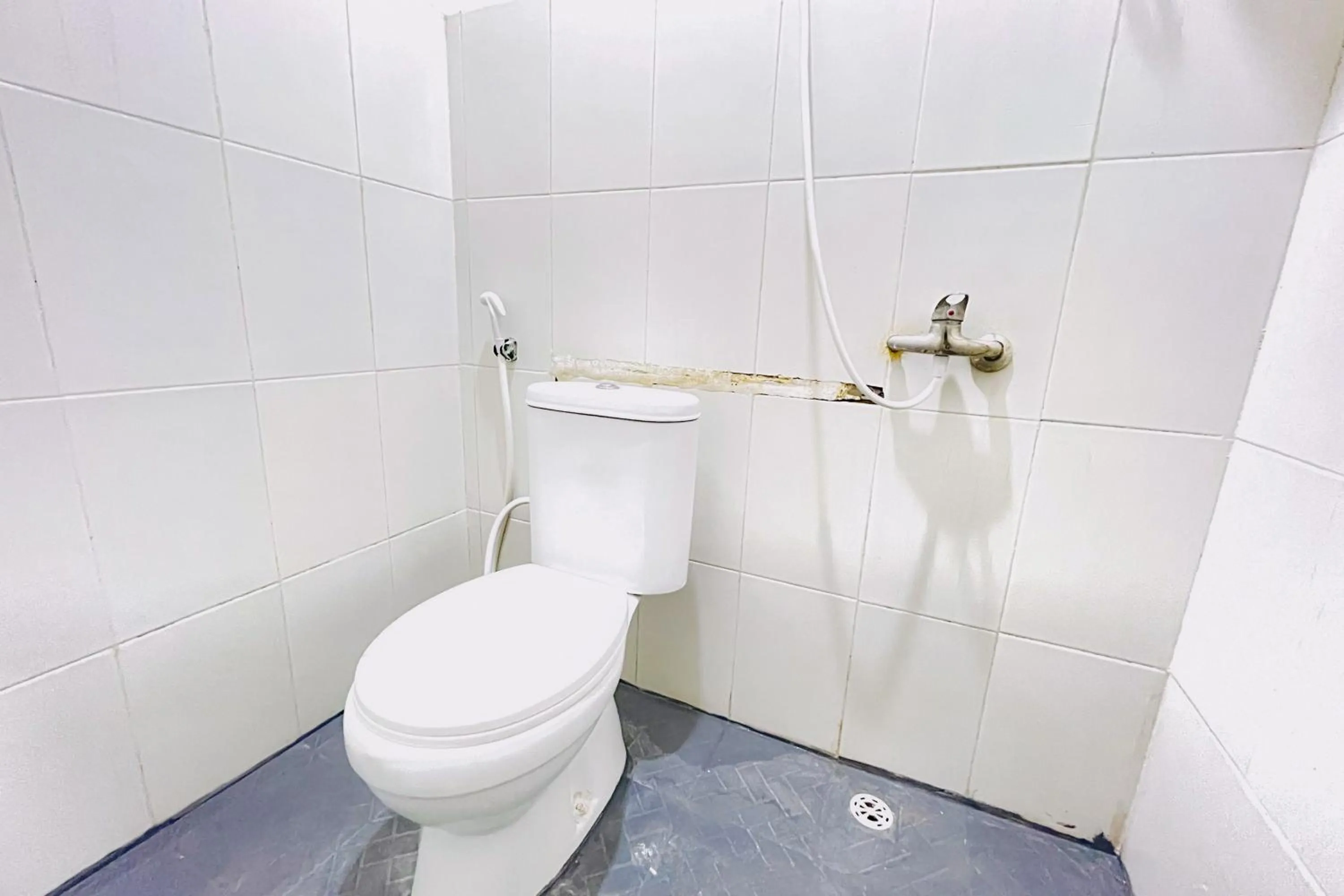 Bathroom in RedDoorz at STM Suite Medan Amplas