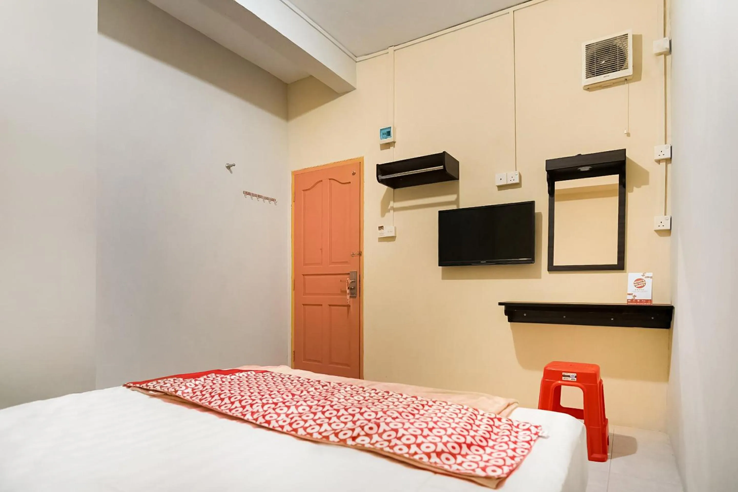 Bedroom in OYO 3212 Coffee Jodoh Homestay