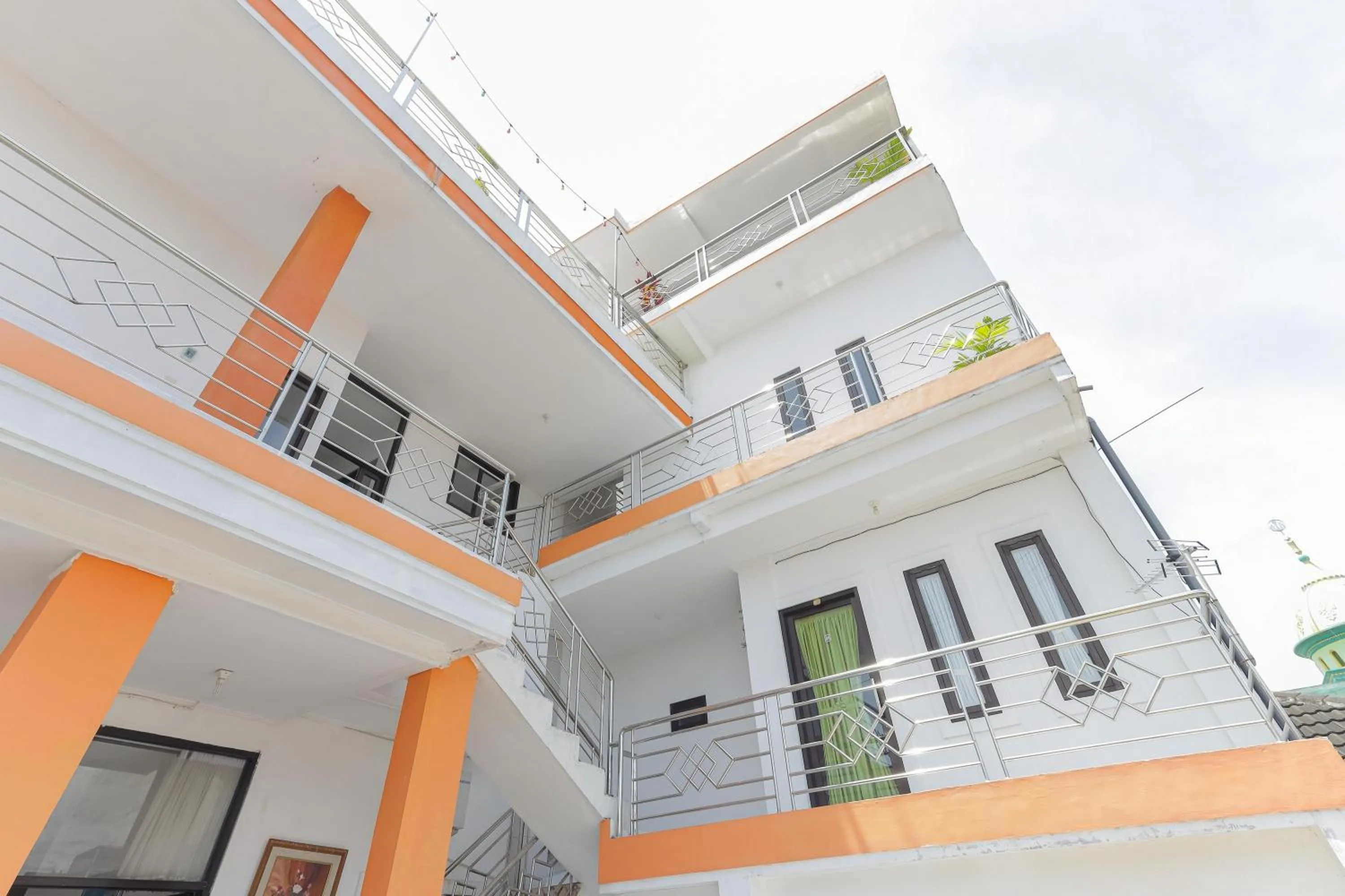 Property building in Urbanview Hotel Near Jatim Park 3 by RedDoorz