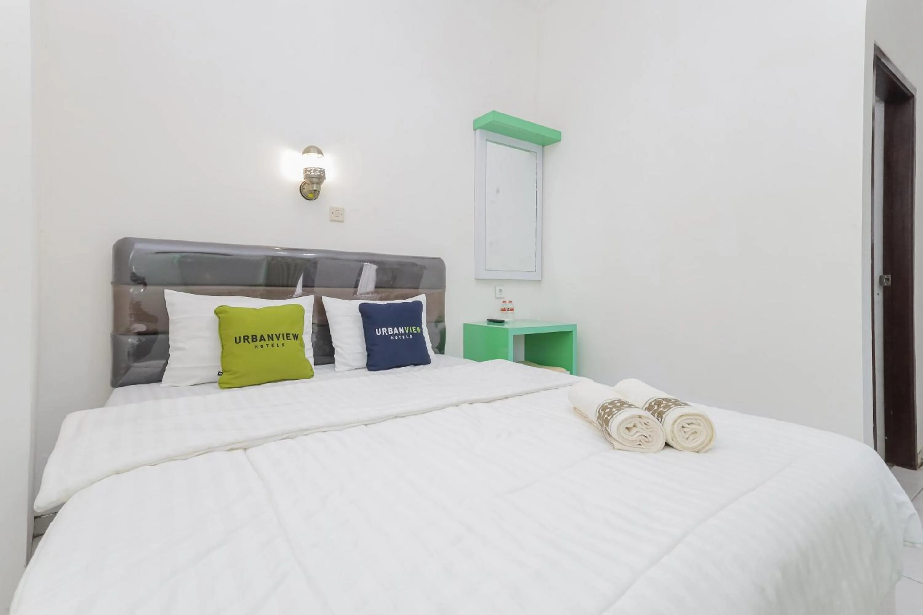 Bedroom in Urbanview Hotel Near Jatim Park 3 by RedDoorz