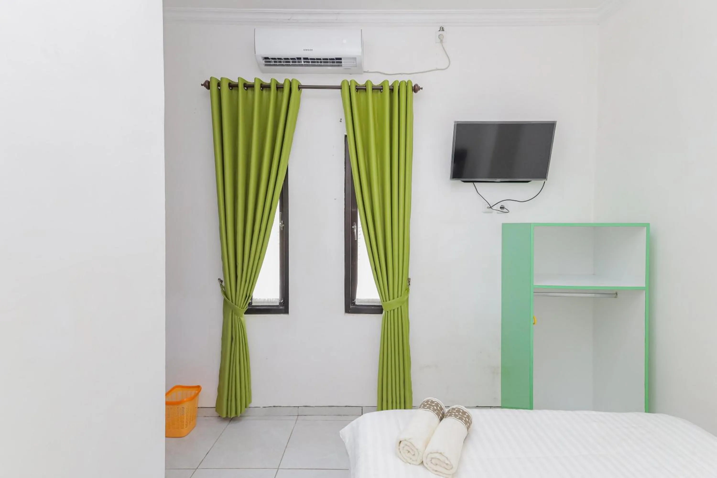 Bedroom in Urbanview Hotel Near Jatim Park 3 by RedDoorz