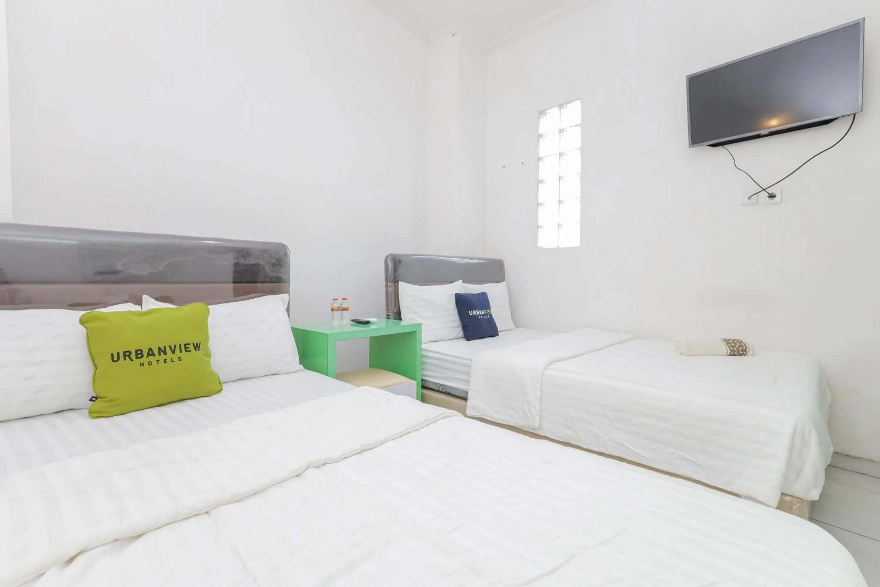 Bedroom in Urbanview Hotel Near Jatim Park 3 by RedDoorz