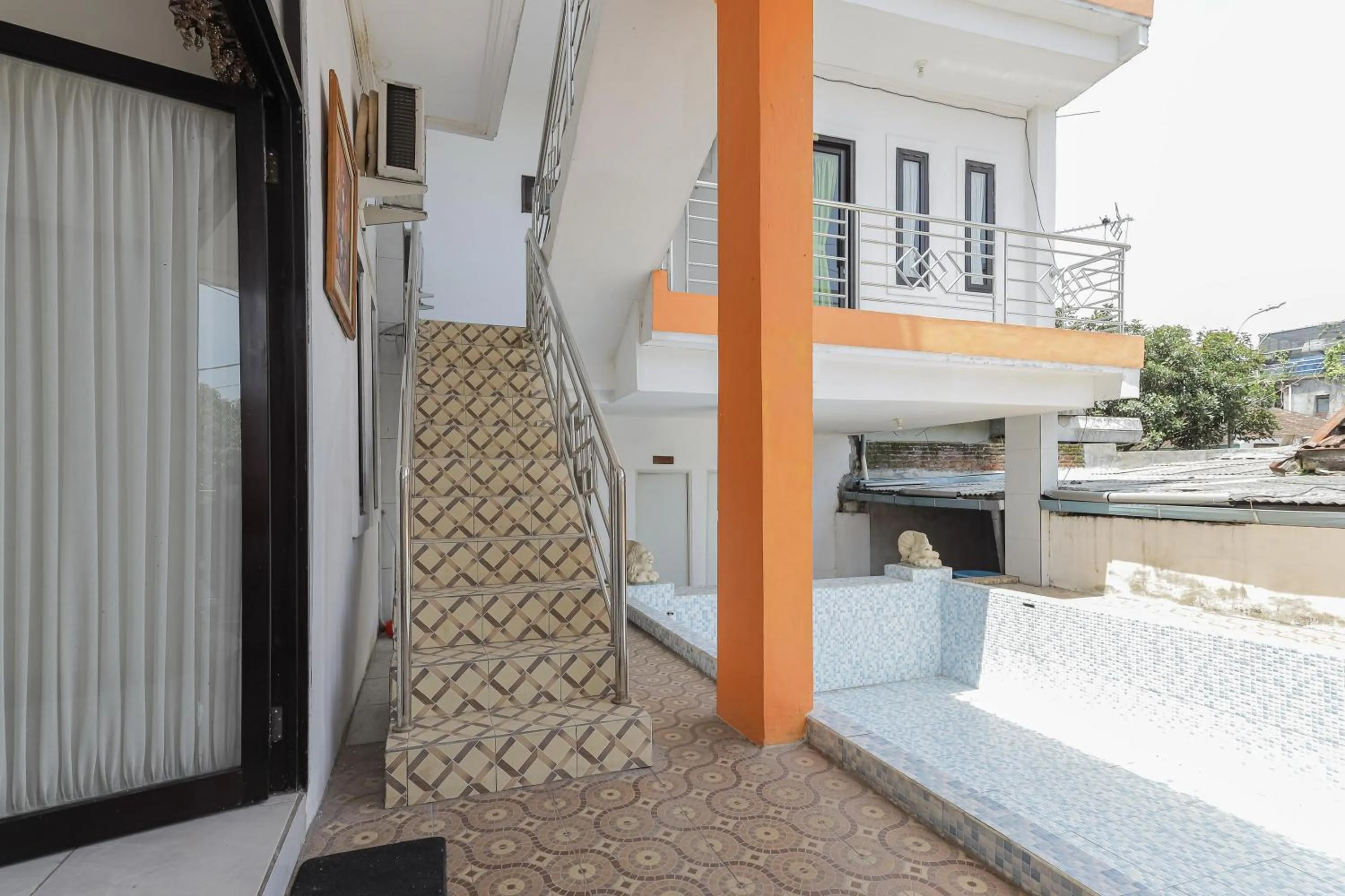 Balcony/Terrace in Urbanview Hotel Near Jatim Park 3 by RedDoorz