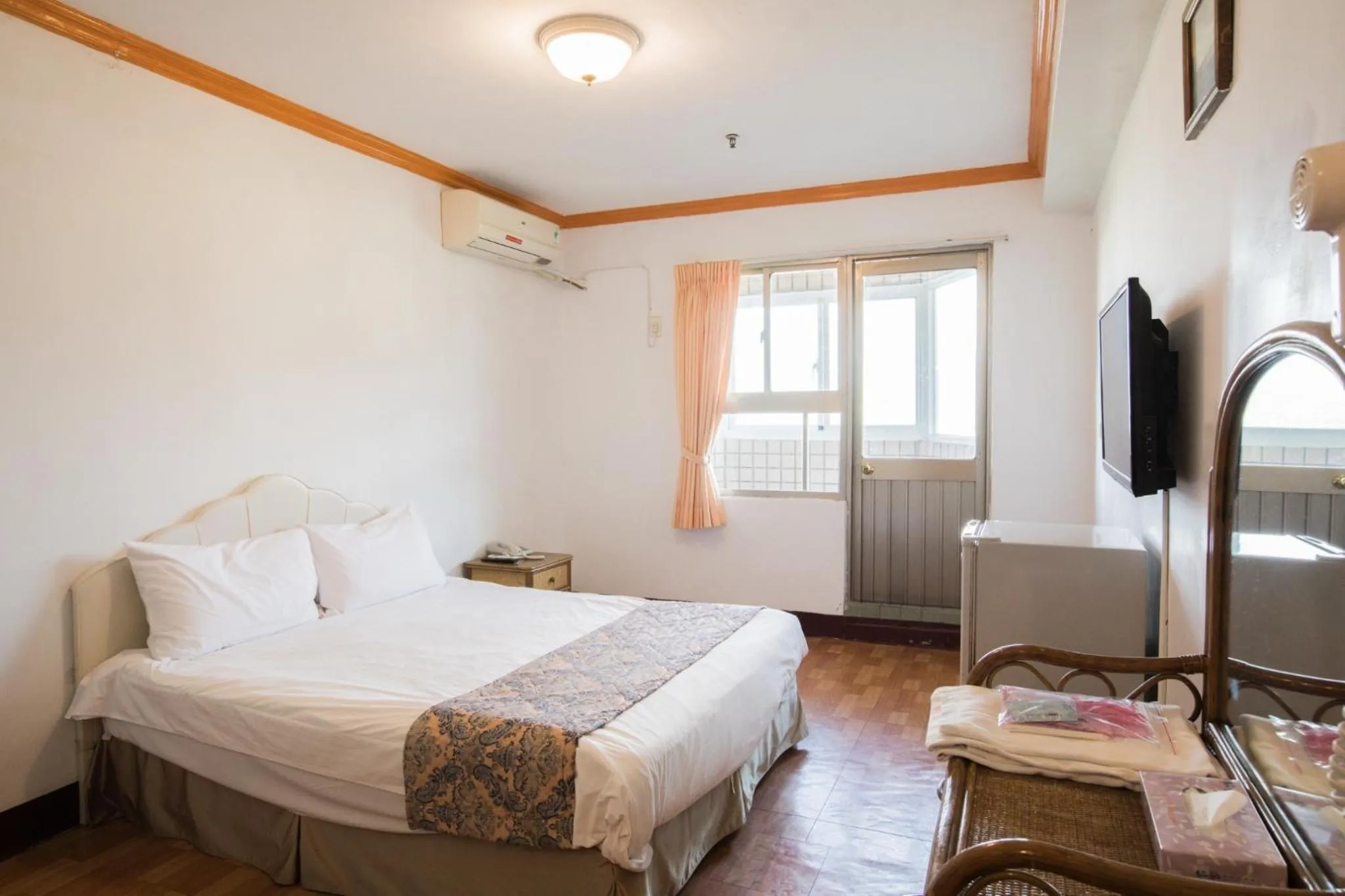 Photo of the whole room, Bed in Kenting Maldives Hotspring Hotel