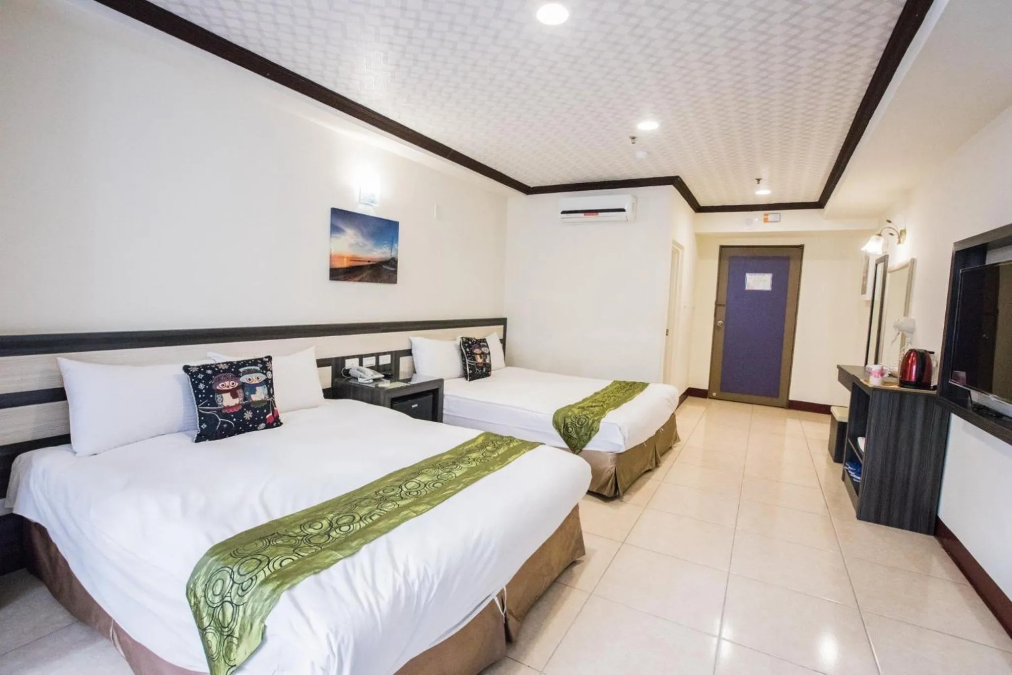 Photo of the whole room, Bed in Kenting Maldives Hotspring Hotel