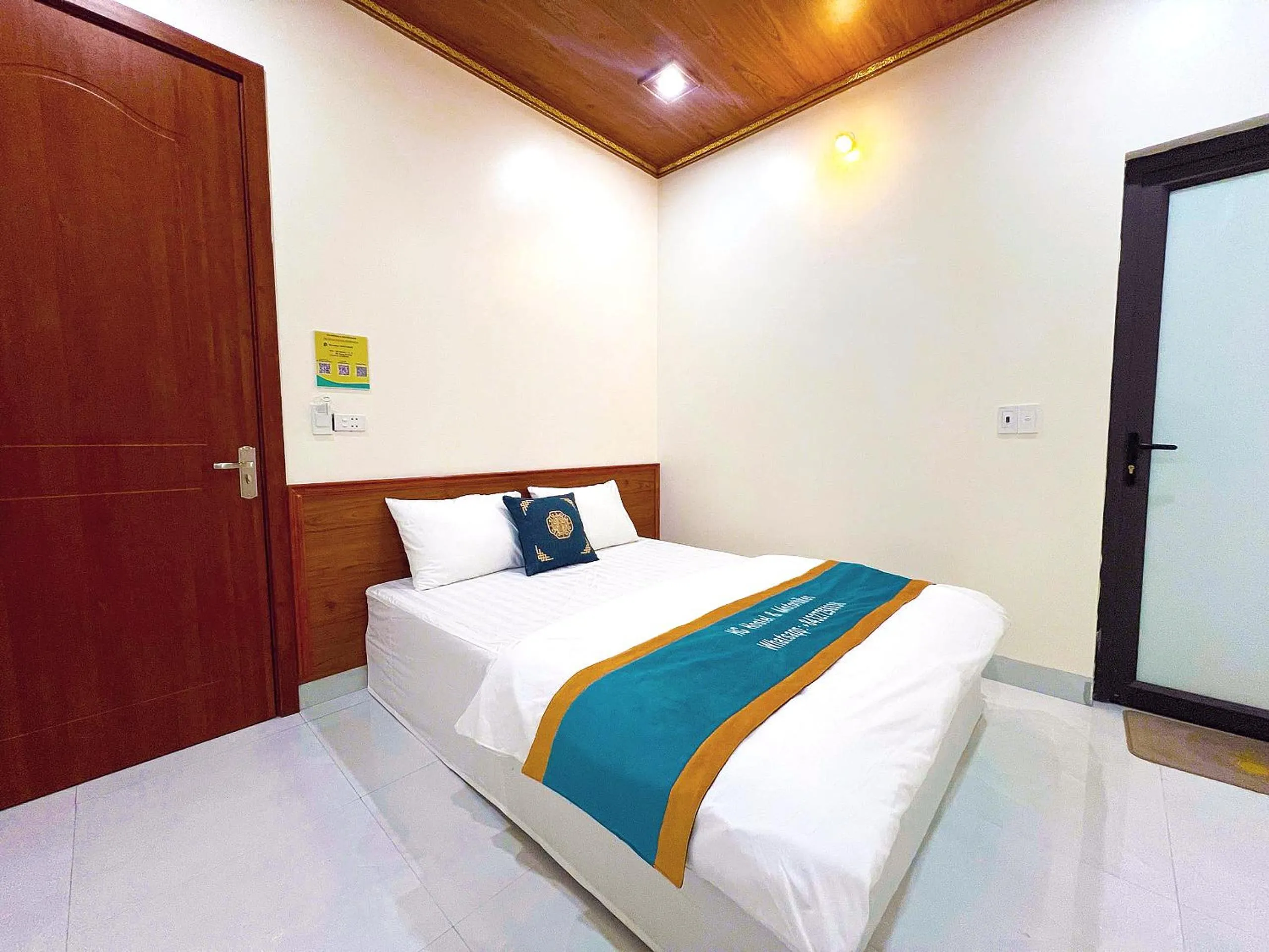 Bed in HG Hostel provide Tours & Motorbikes