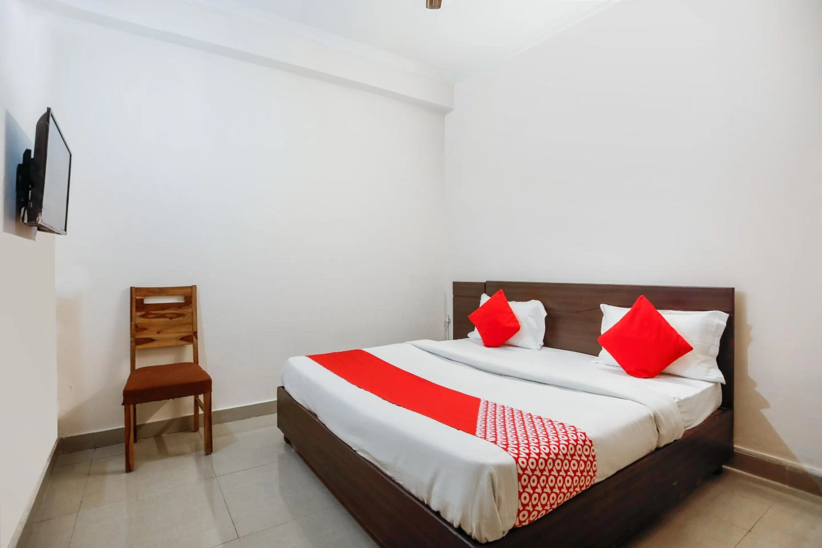 Bedroom, Bed in Hotel O Av Residency Near Botanic Garden Of Indian Republic