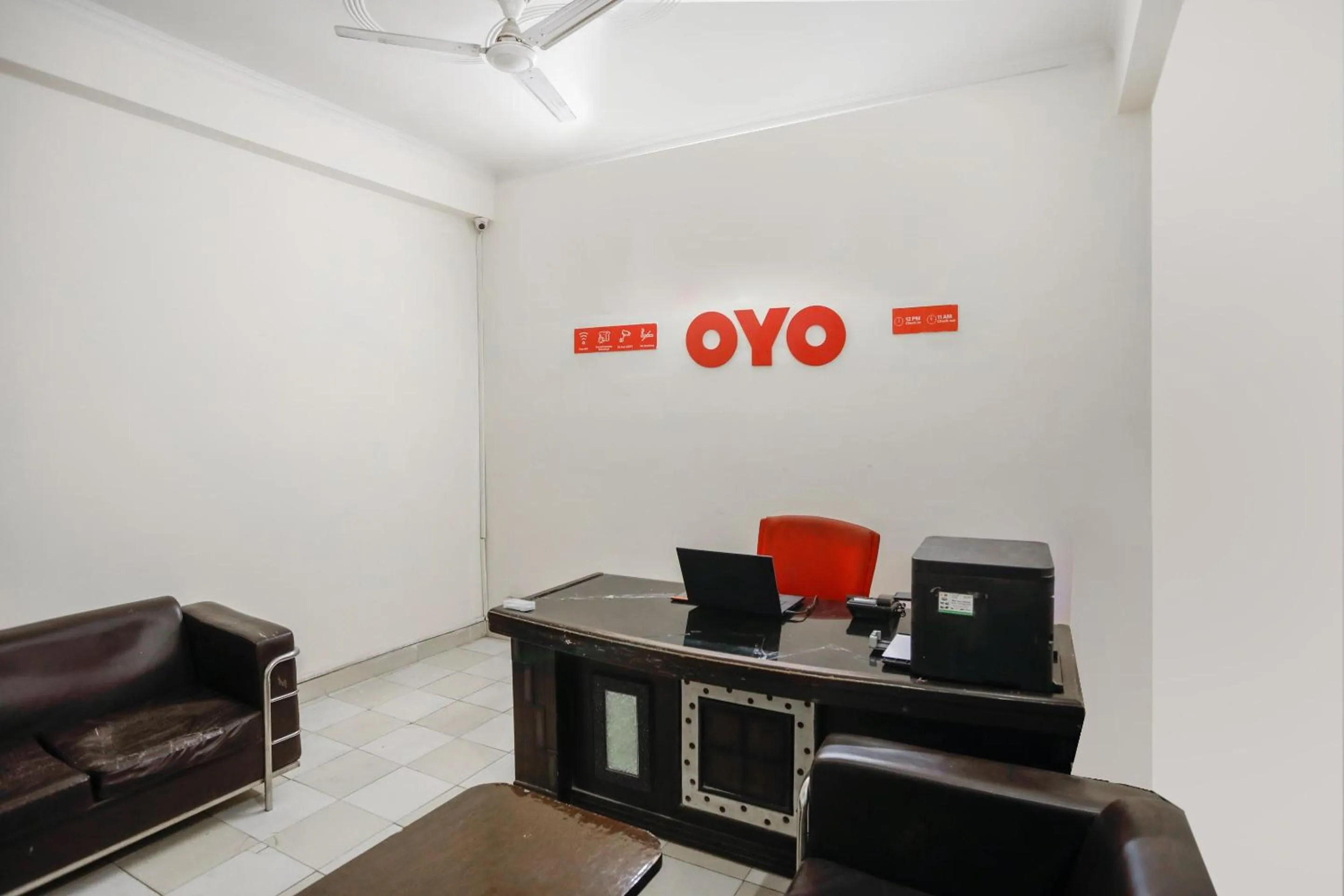 Lobby or reception in Hotel O Av Residency Near Botanic Garden Of Indian Republic