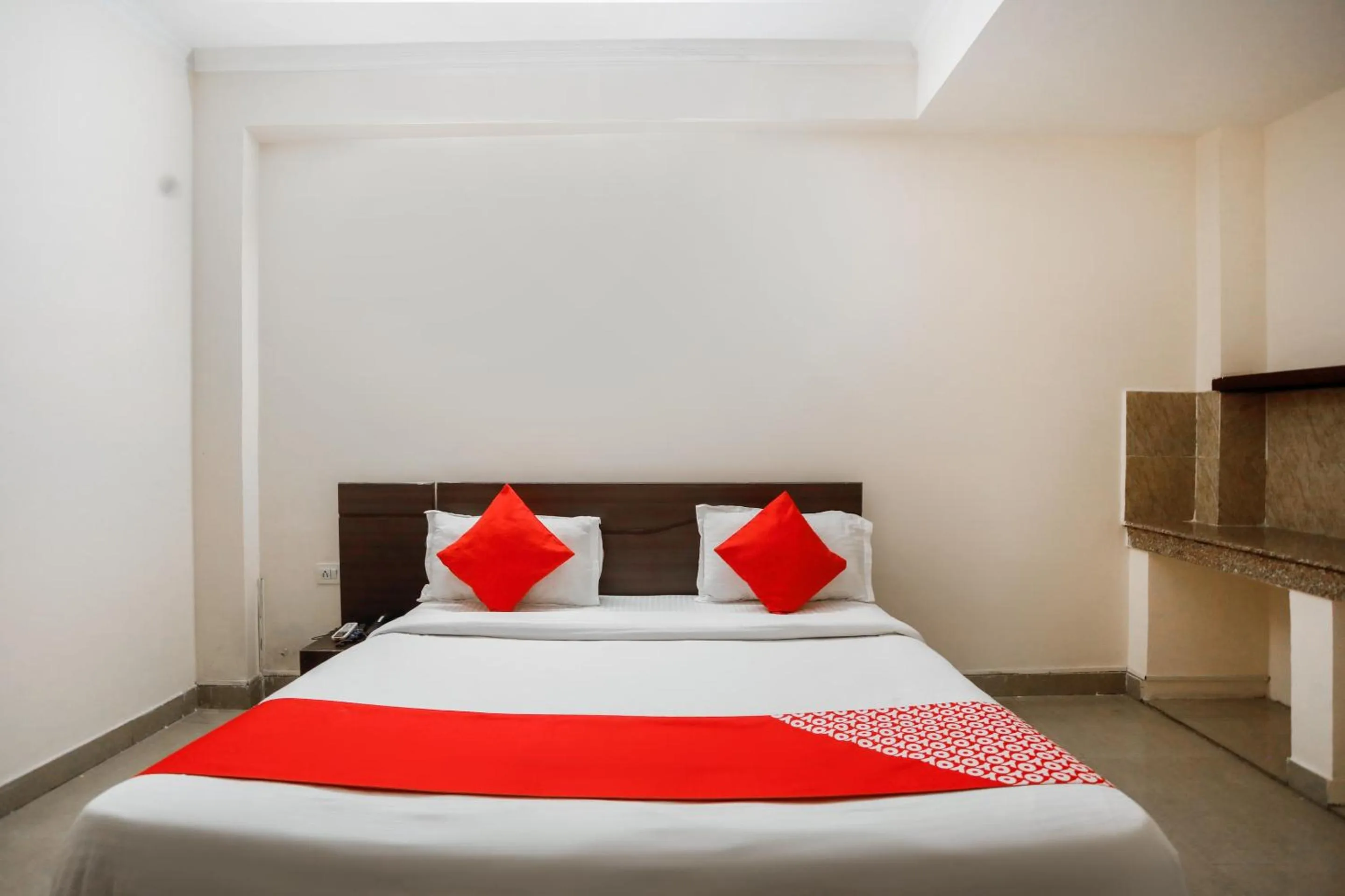 Bedroom, Bed in Hotel O Av Residency Near Botanic Garden Of Indian Republic