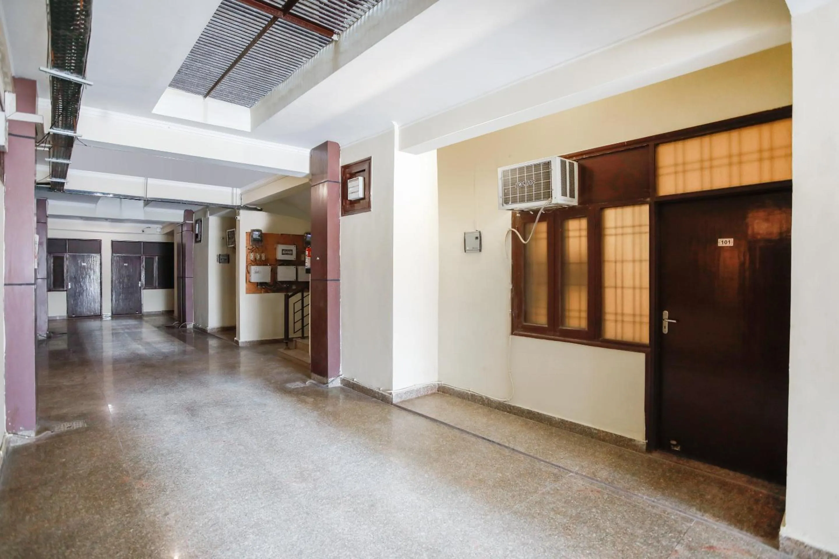 Lobby or reception in Hotel O Av Residency Near Botanic Garden Of Indian Republic