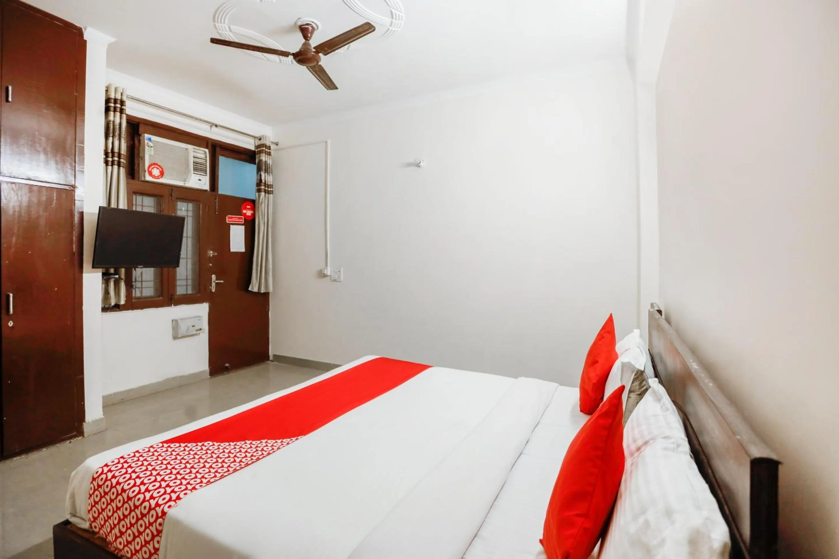 Bedroom, Bed in Hotel O Av Residency Near Botanic Garden Of Indian Republic