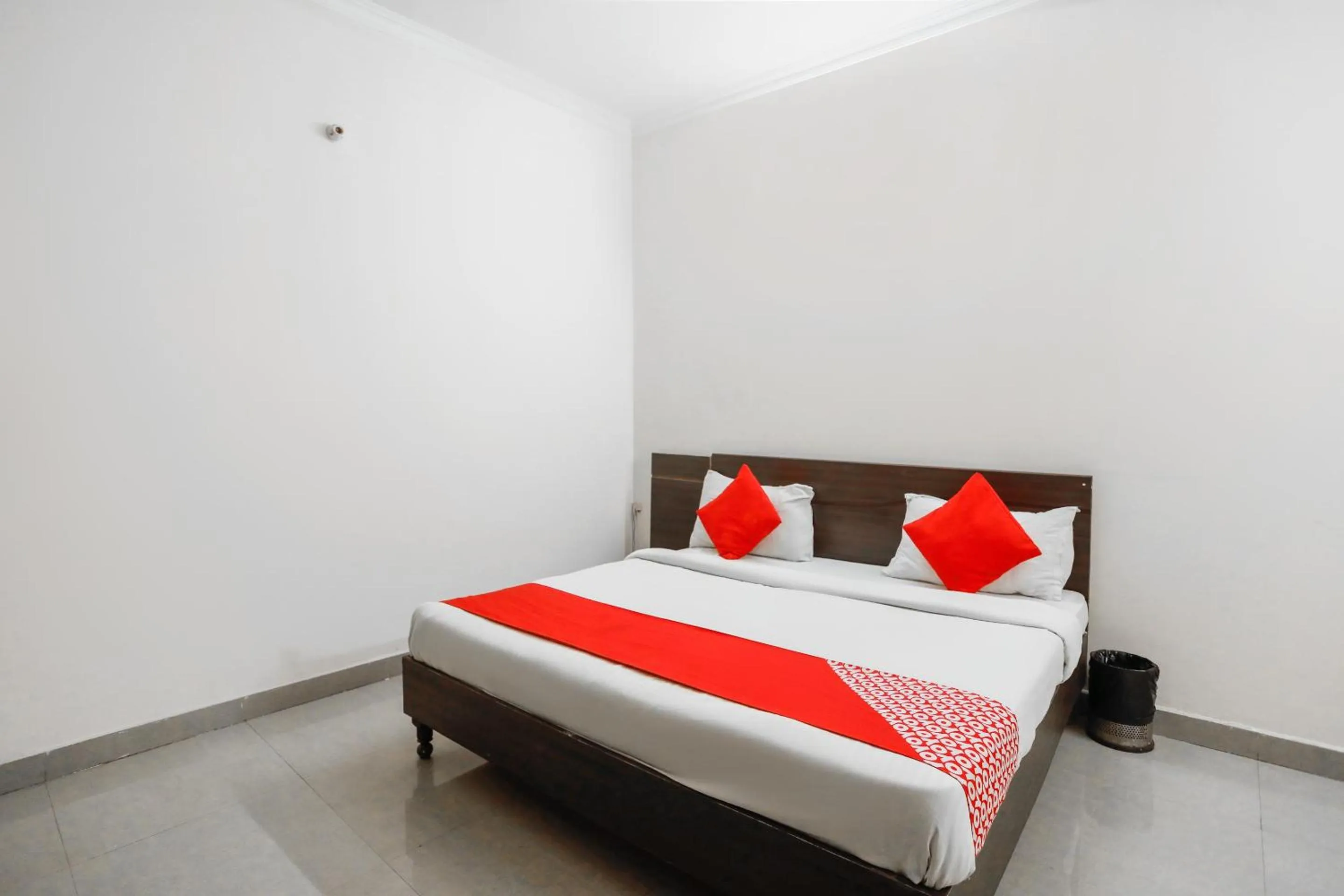 Bedroom, Bed in Hotel O Av Residency Near Botanic Garden Of Indian Republic