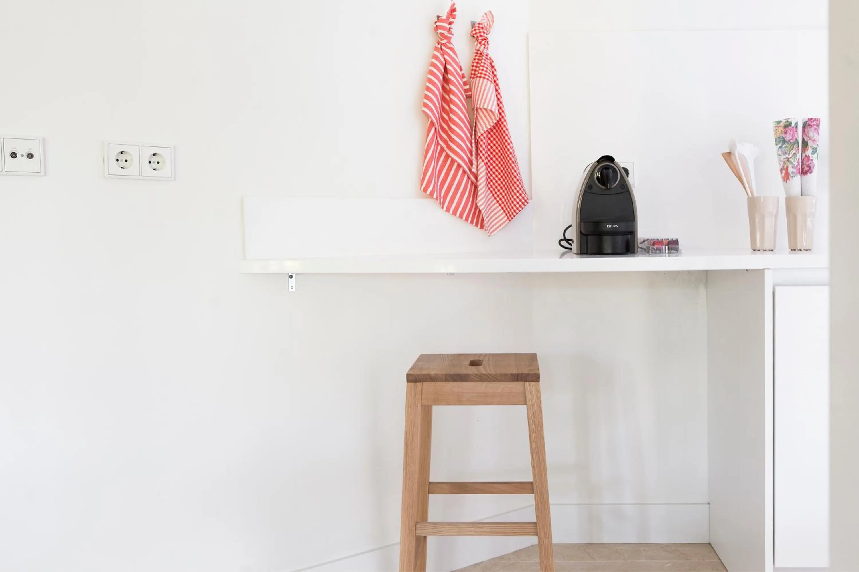 Coffee/tea facilities in 60 Balconies Art