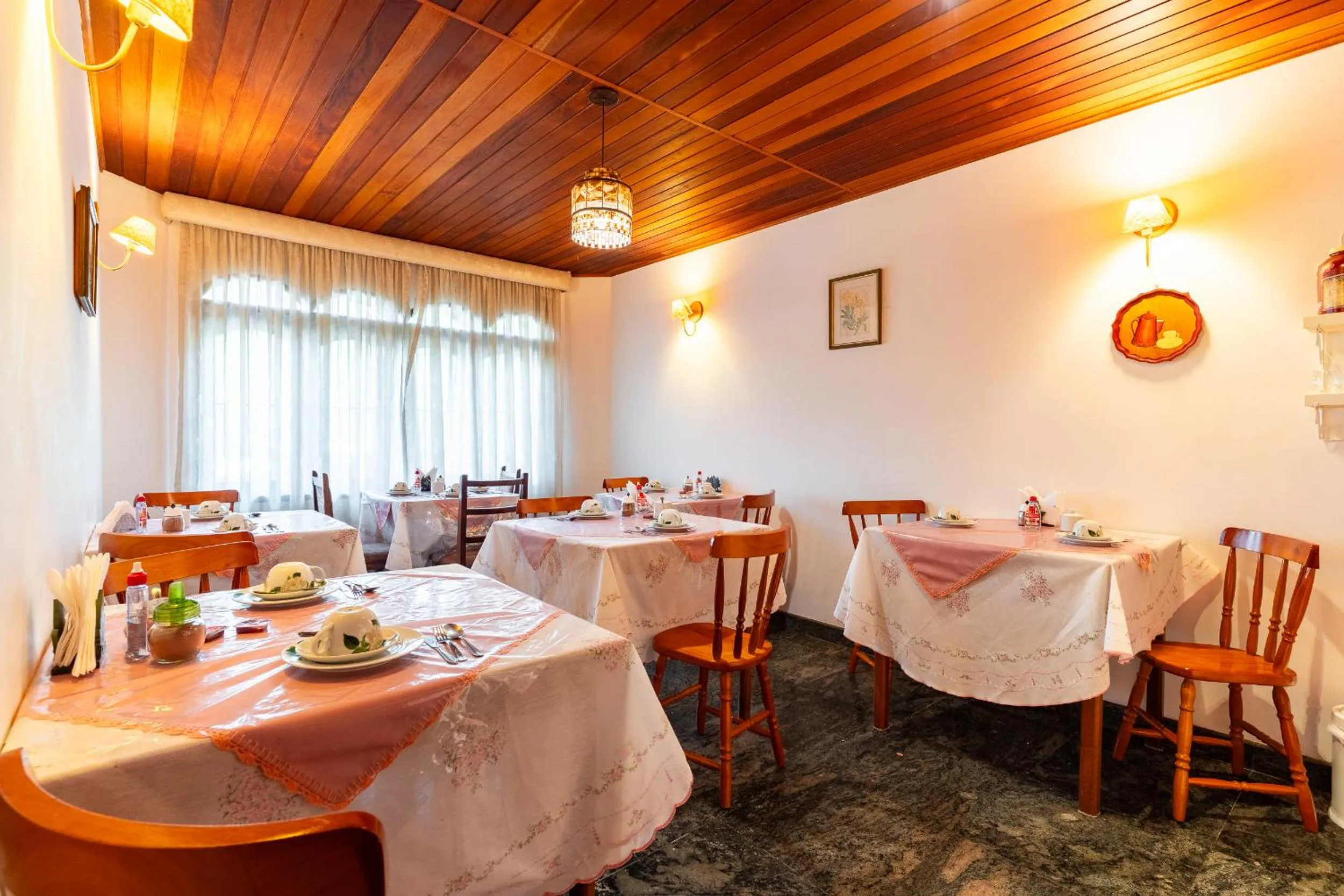 Buffet breakfast in Pousada Recanto Sião