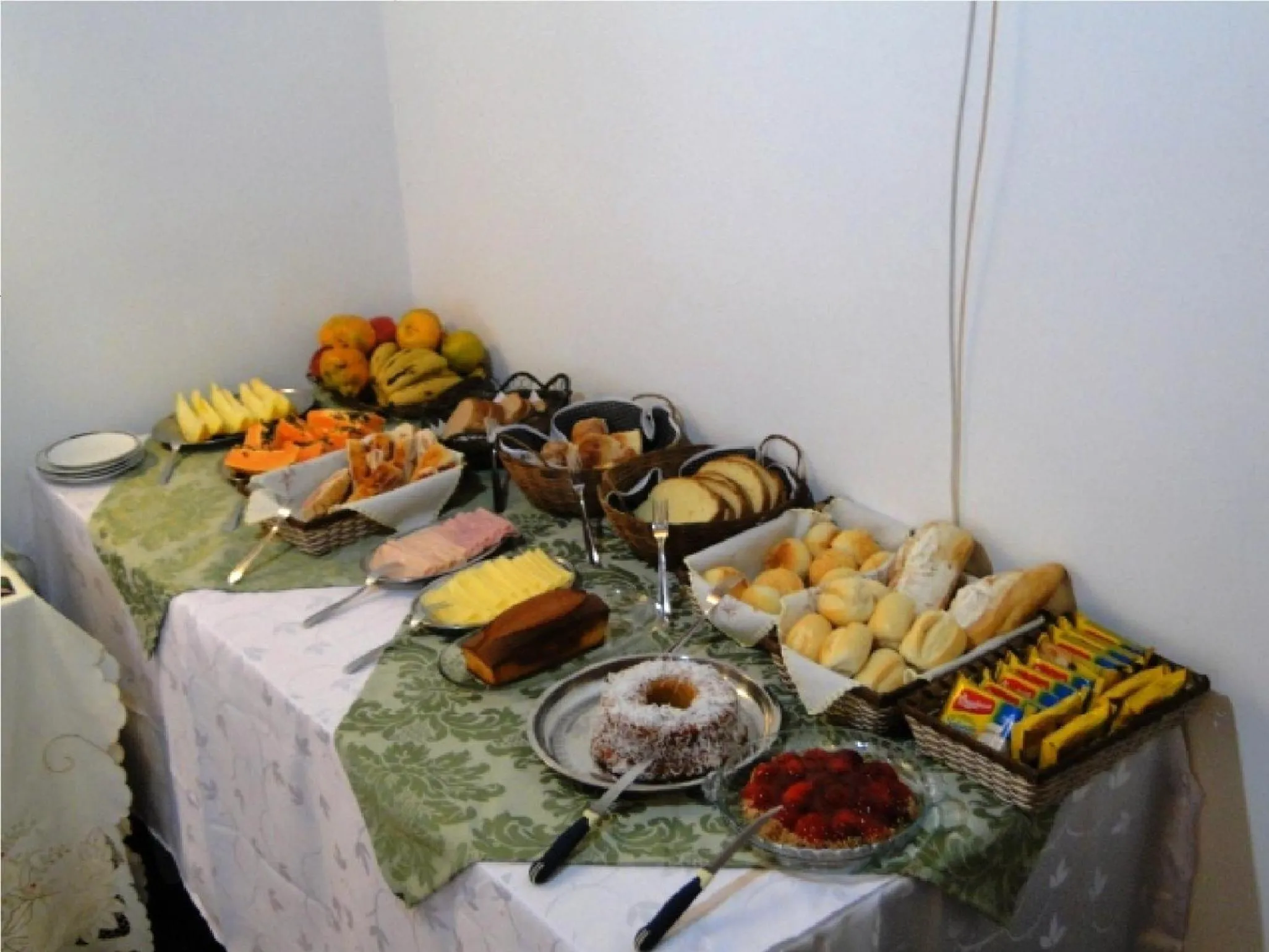 Buffet breakfast in Pousada Recanto Sião