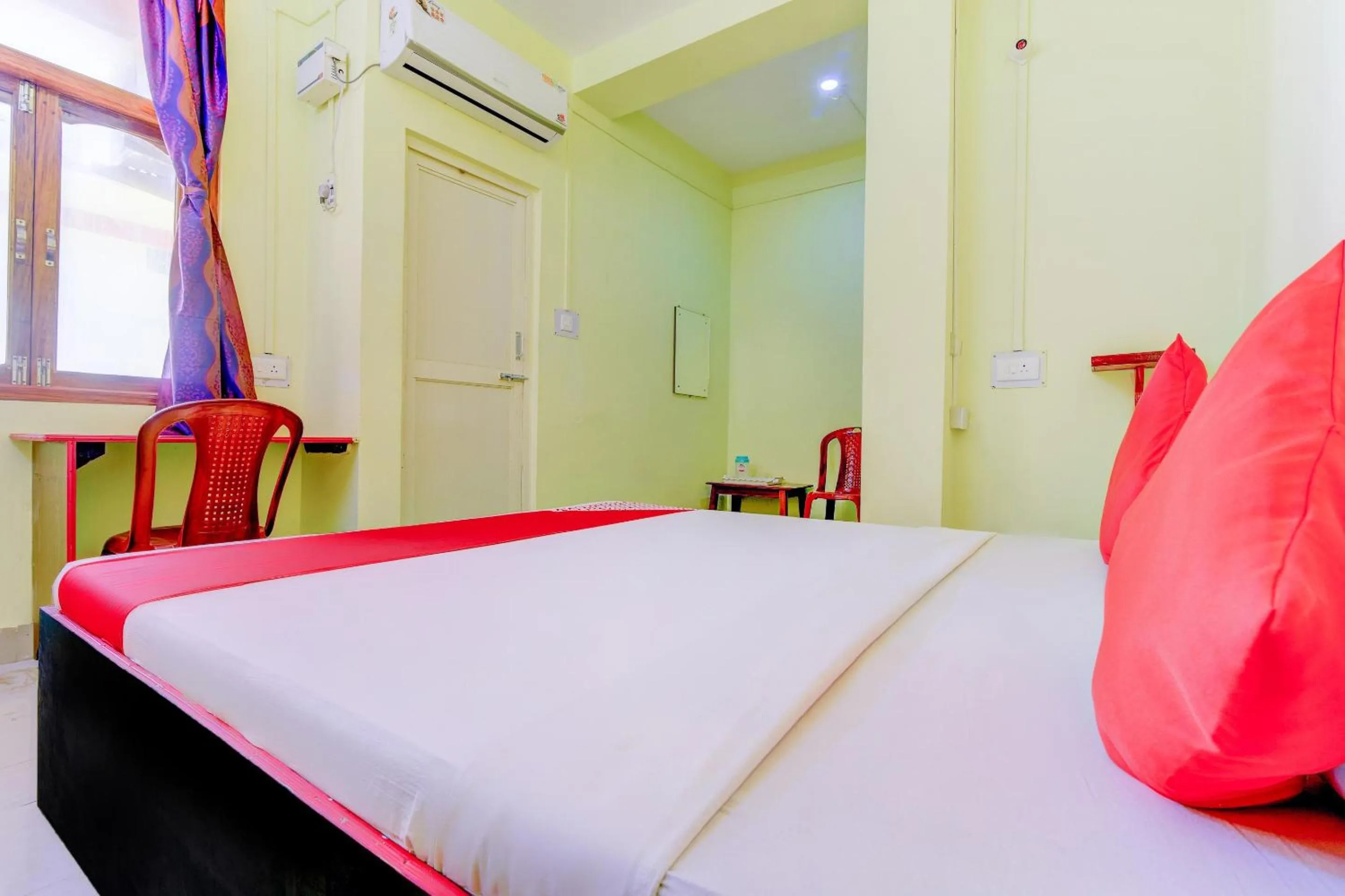 Bedroom in Hotel O Matri Smriti